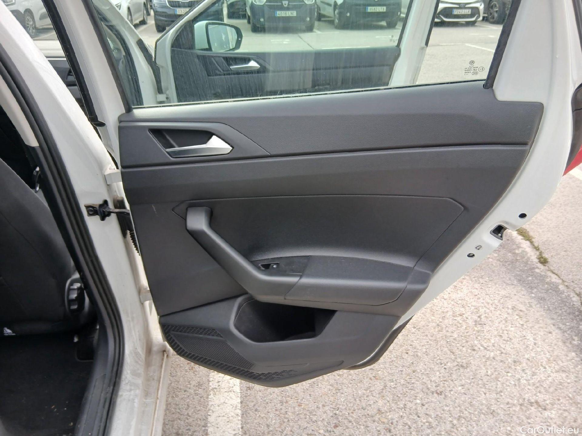  Volkswagen  Polo VOLKSWAGEN  / 2021 / 5P / berlina con portón Life 1.0 TSI 70kW (95CV) #40