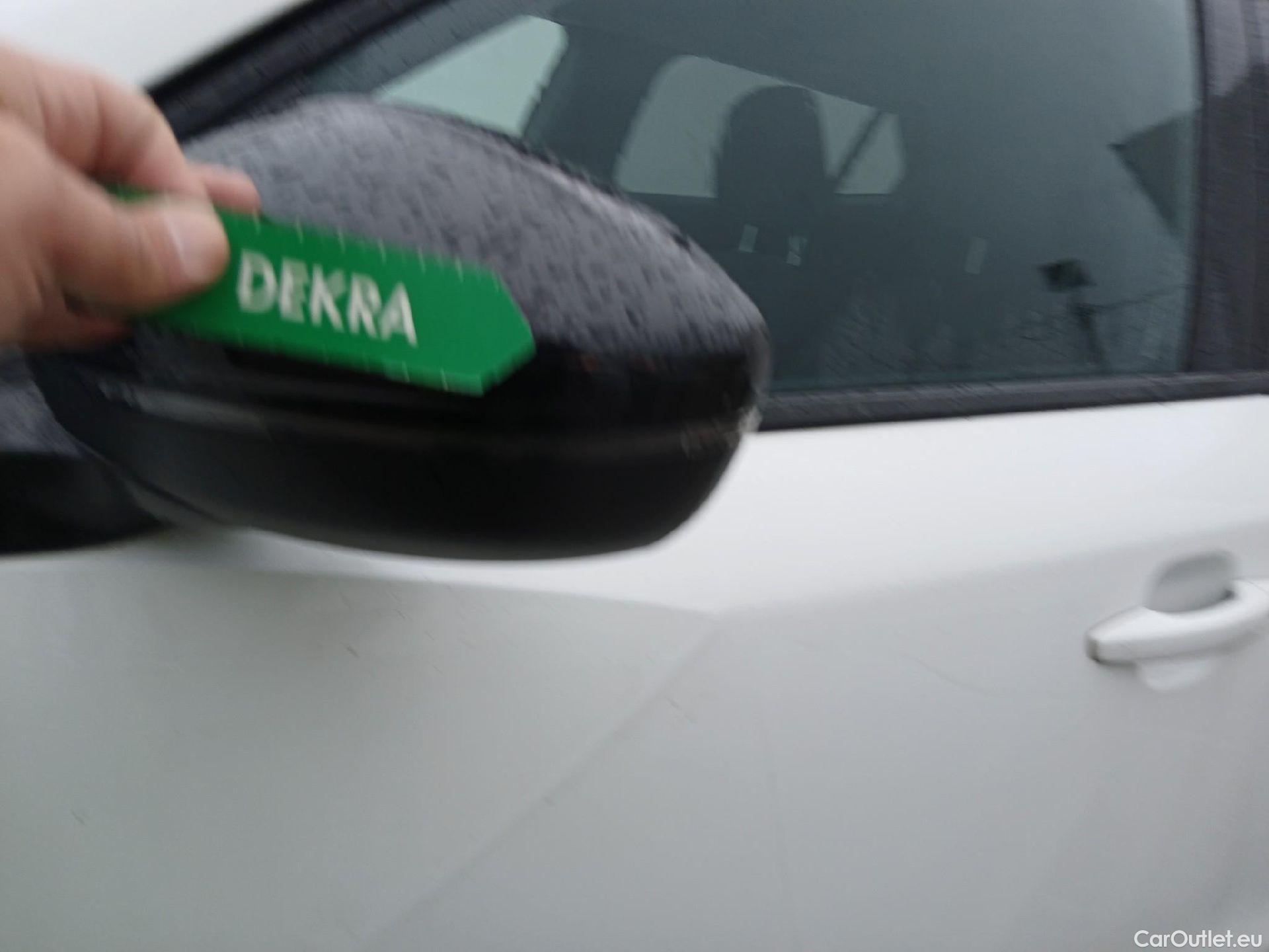  Peugeot  2008 PEUGEOT  / 2019 / 5P / todoterreno Allure BlueHDI 81kW (110CV) #10