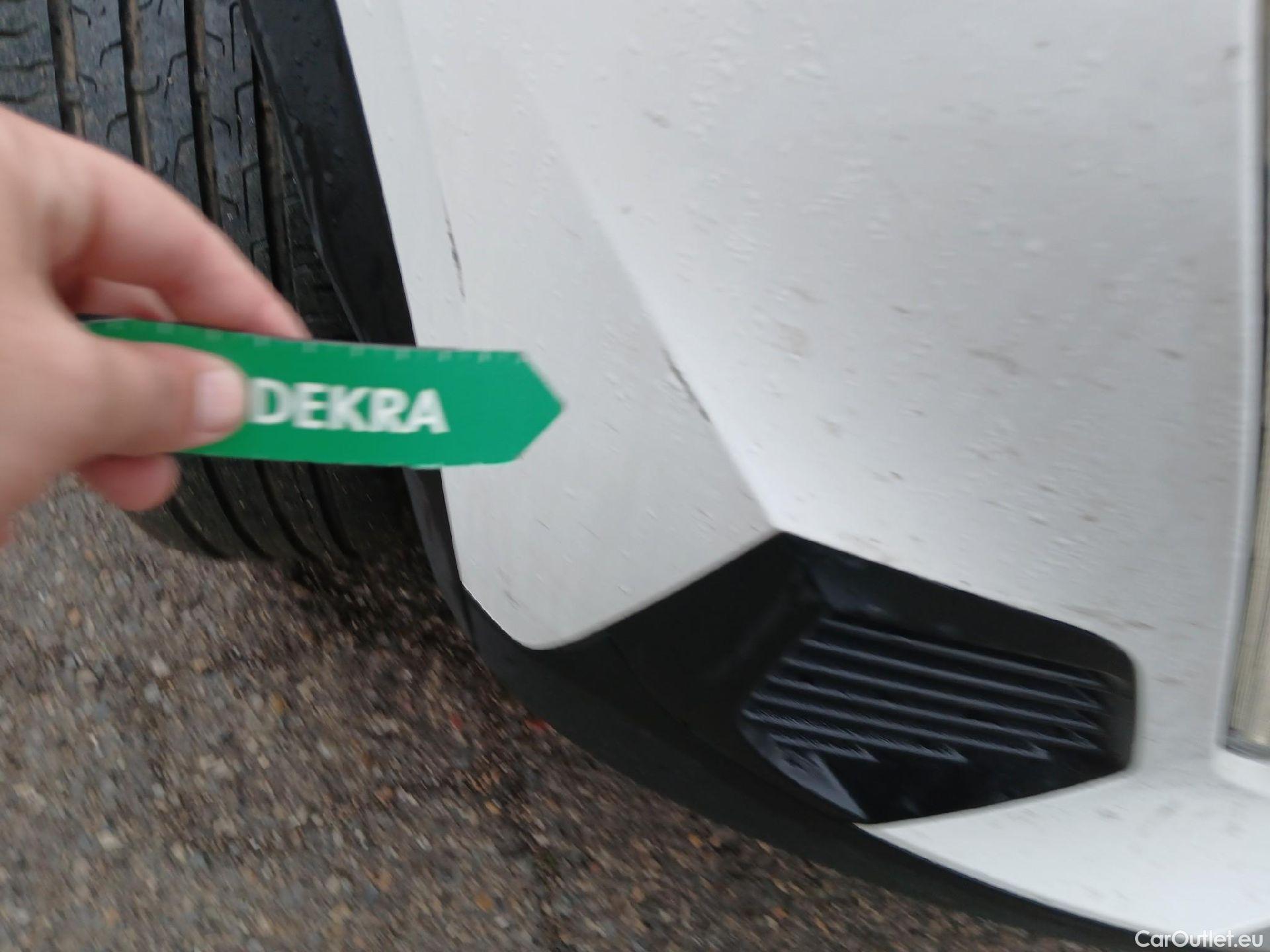  Peugeot  2008 PEUGEOT  / 2019 / 5P / todoterreno Allure BlueHDI 81kW (110CV) #2