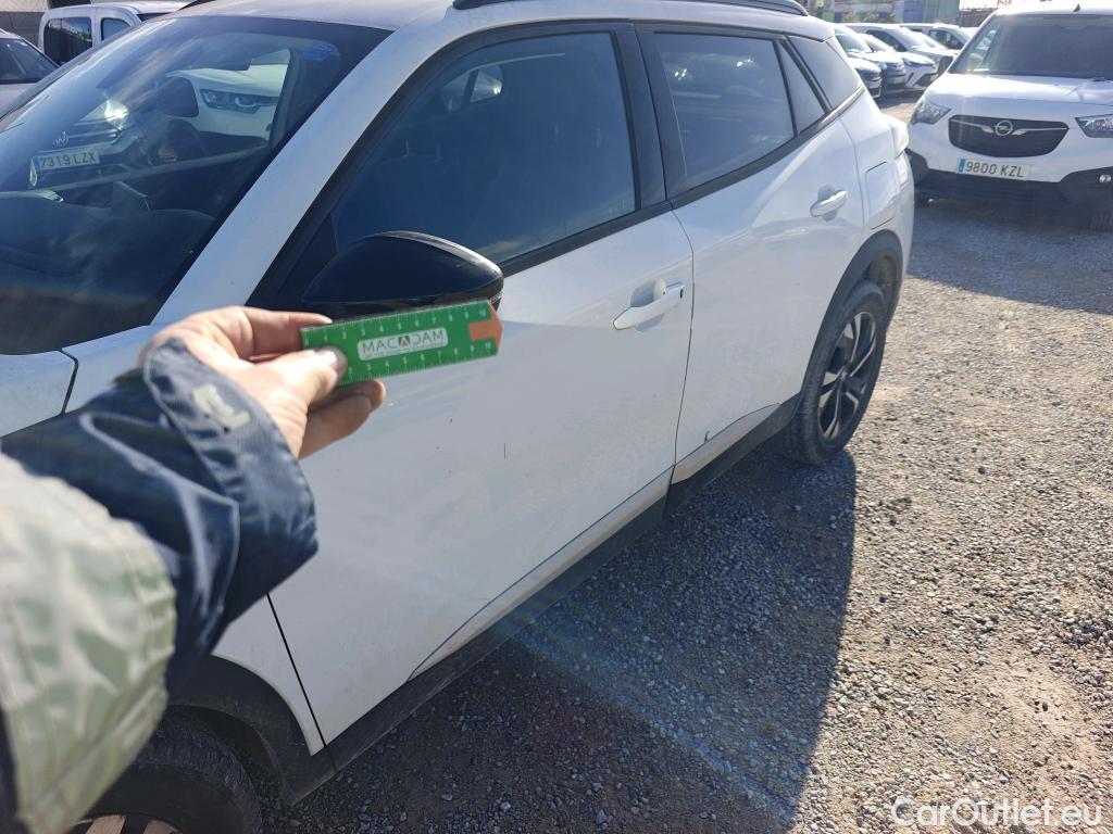  Peugeot  2008 PEUGEOT  / 2019 / 5P / todoterreno Allure BlueHDI 81kW (110CV) #9