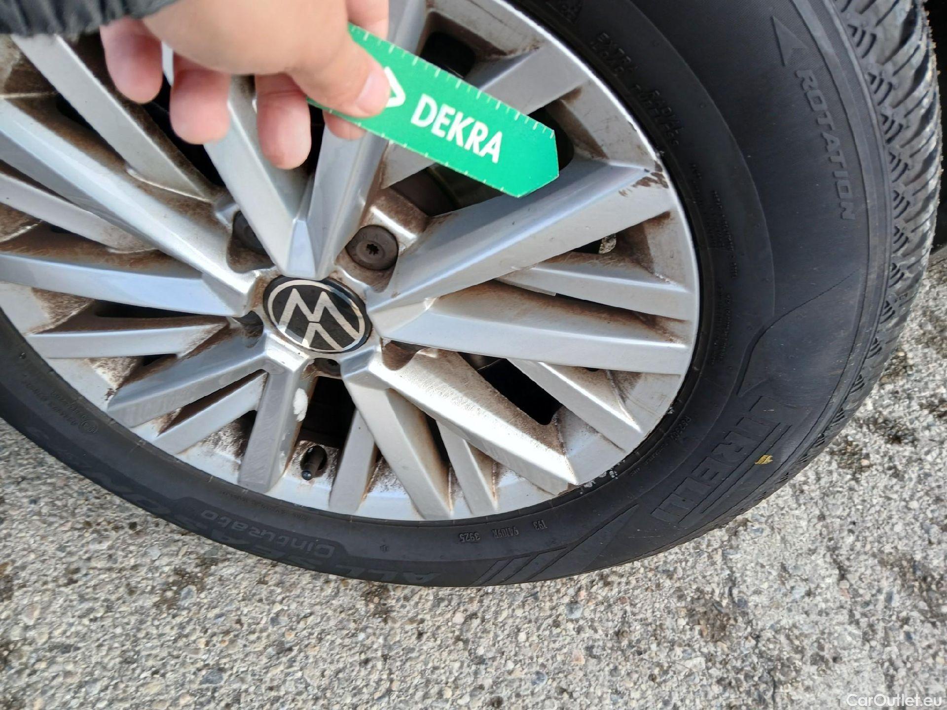  Volkswagen  T-ROC VOLKSWAGEN  / 2017 / 5P / todoterreno Edition 1.0 TSI 85kW (115CV) #12