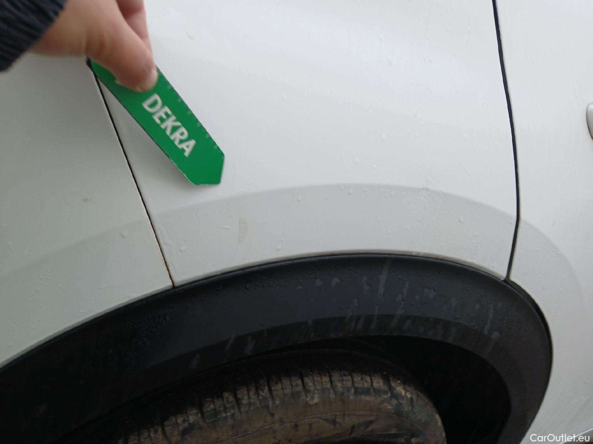  Peugeot  2008 PEUGEOT  / 2019 / 5P / todoterreno Allure BlueHDI 81kW (110CV) #20