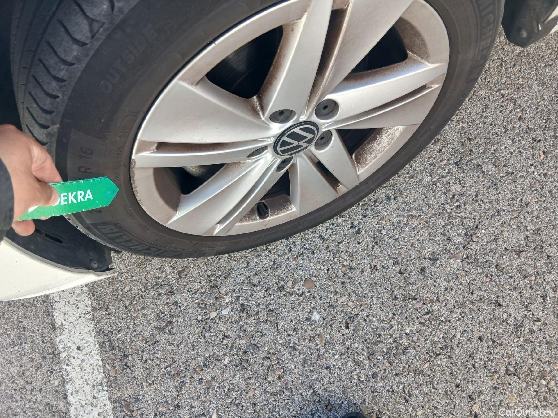  Volkswagen  Golf  VOLKSWAGEN / 2020 / 5P / berlina con portón 2.0 TDI 85kW (115CV) #8