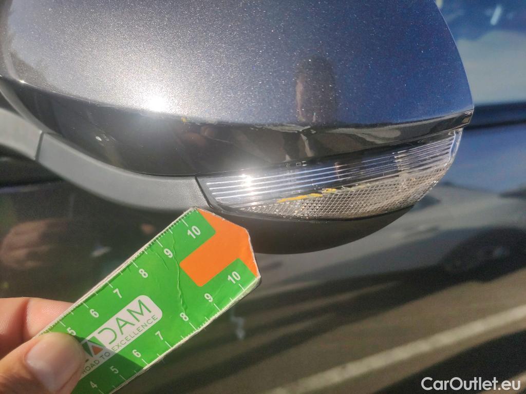  Toyota  Yaris TOYOTA  / 2020 / 5P / berlina con portón 1.5 120H Active Tech #4