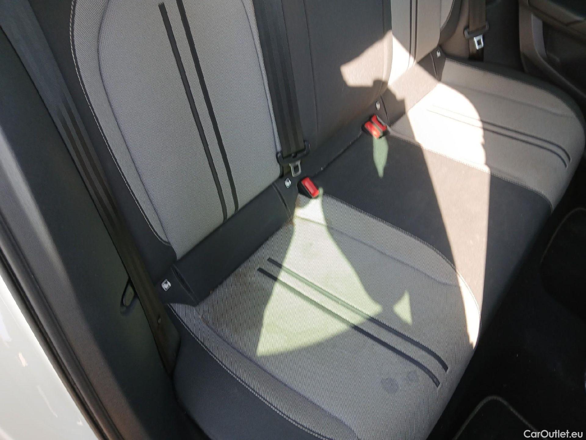  Land Rover  Discovery SEAT Nuevo León / 2020 / 5P / berlina con portón 2.0 TDI 85kW S&S Style Go (AC3) #2