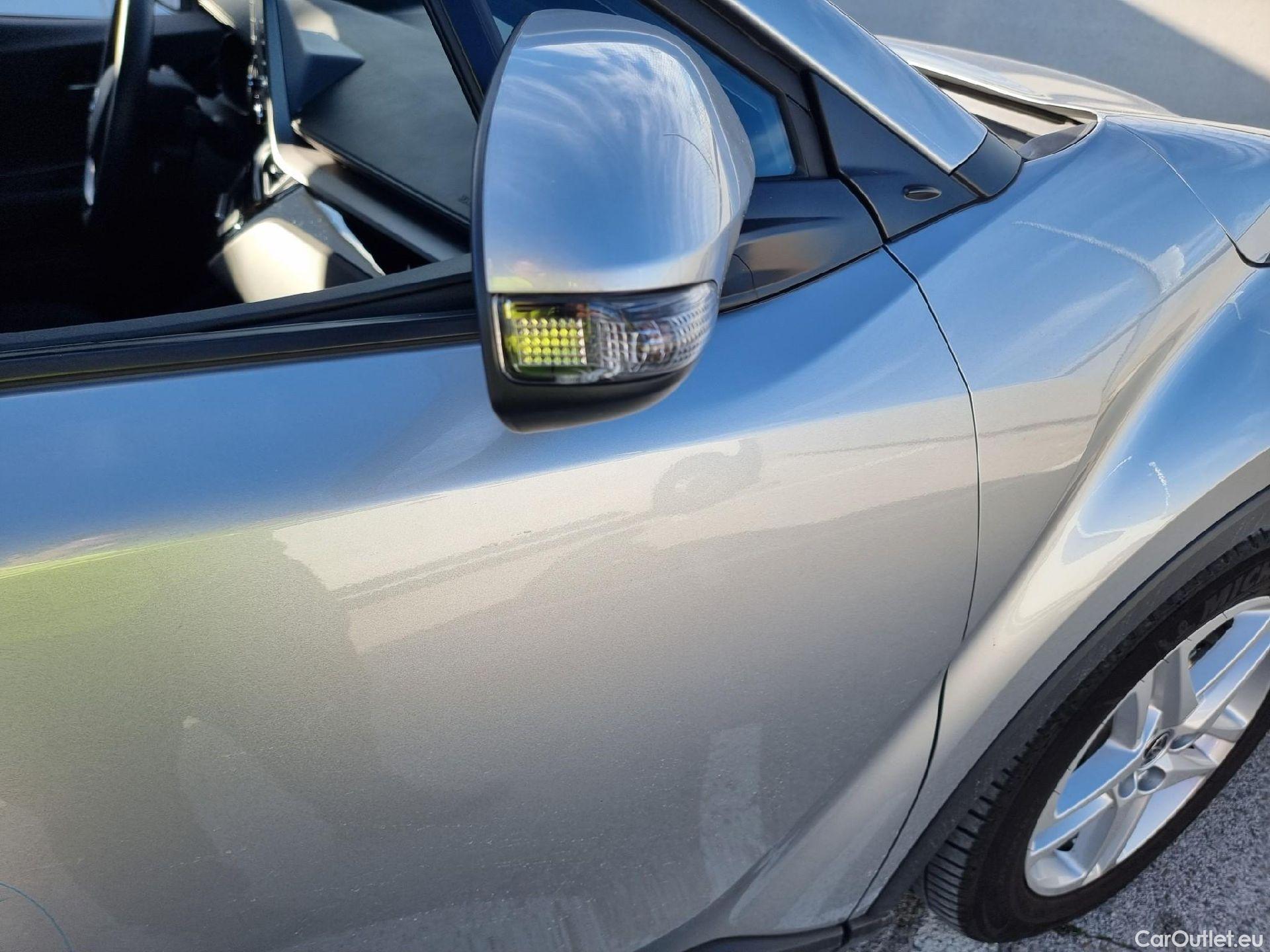  Toyota  C-HR TOYOTA  / 2019 / 5P / todoterreno 1.8 125H Active #23