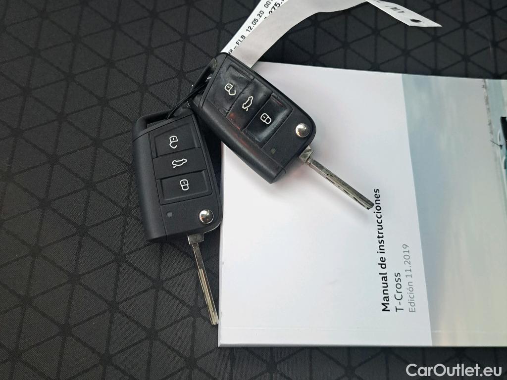  Volkswagen  T-CROSS VOLKSWAGEN  / 2018 / 5P / todoterreno Advance 1.0 TSI 85kW (115CV) DSG (AC) #5