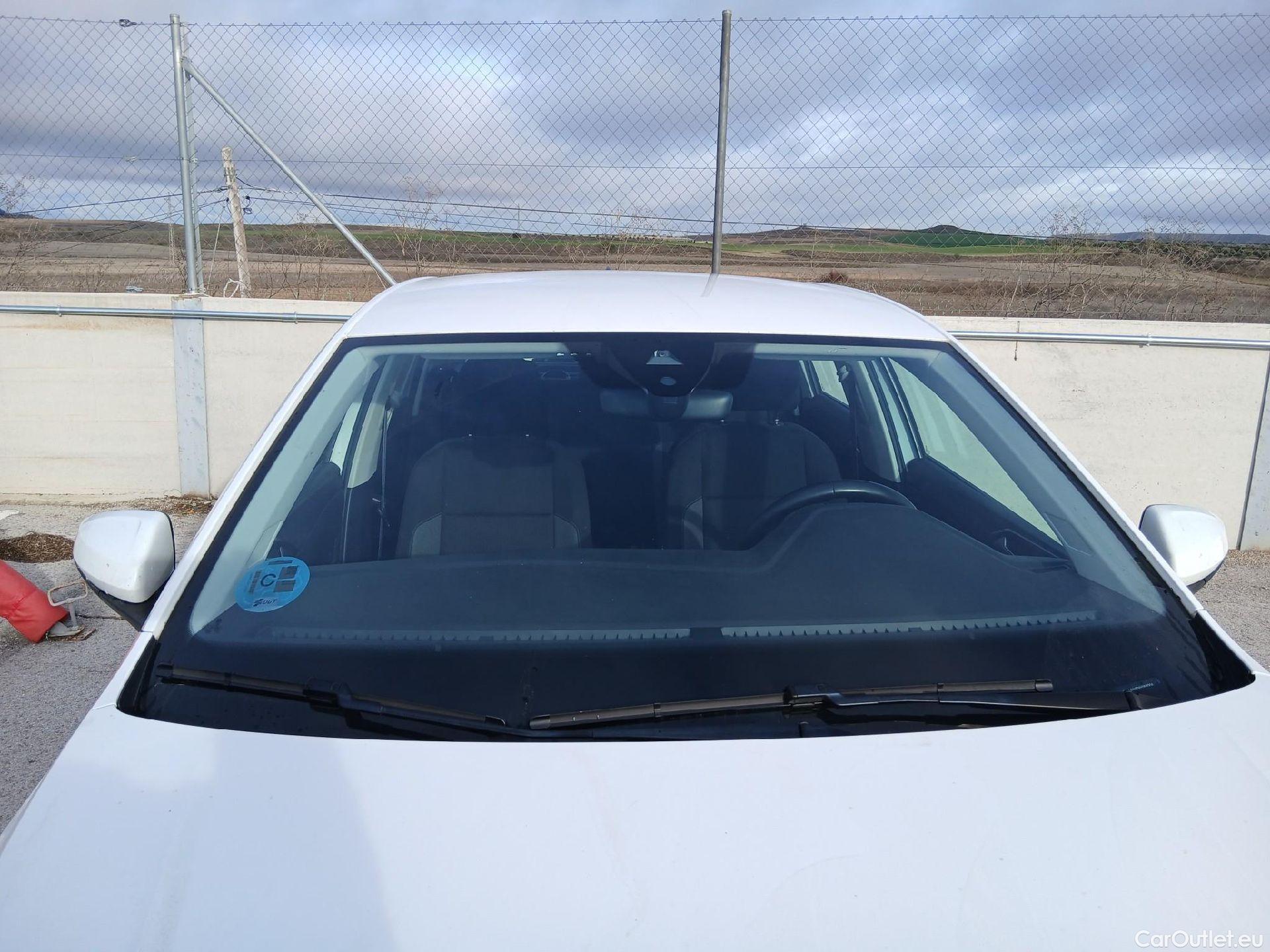  Volkswagen  Polo VOLKSWAGEN  / 2021 / 5P / berlina con portón Life 1.0 TSI 70kW (95CV) #2