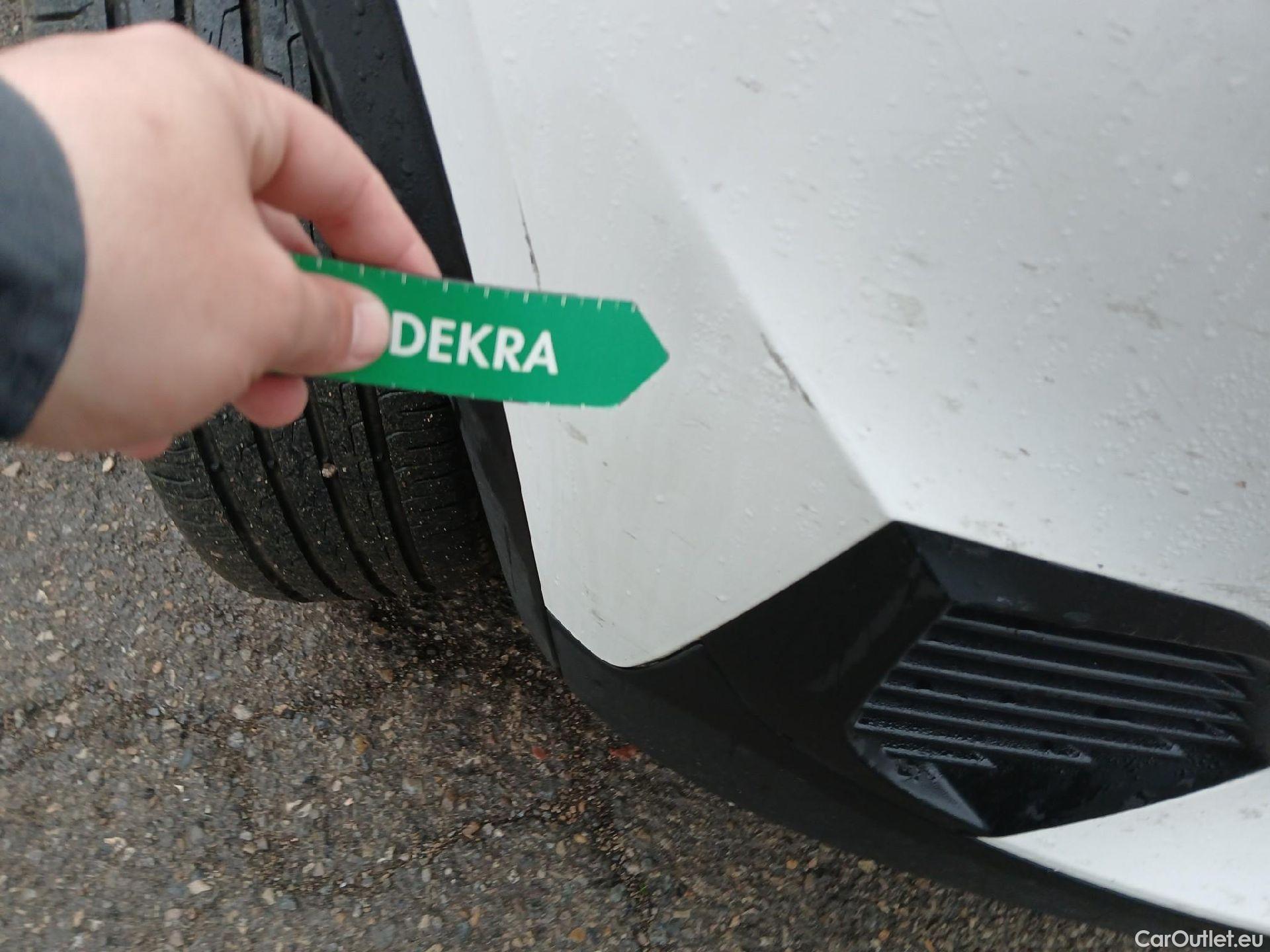  Peugeot  2008 PEUGEOT  / 2019 / 5P / todoterreno Allure BlueHDI 81kW (110CV) #4