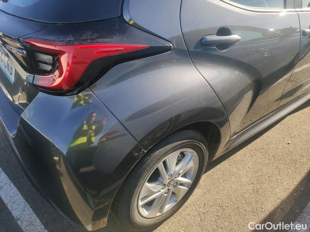  Toyota  Yaris TOYOTA  / 2020 / 5P / berlina con portón 1.5 120H Active Tech #14
