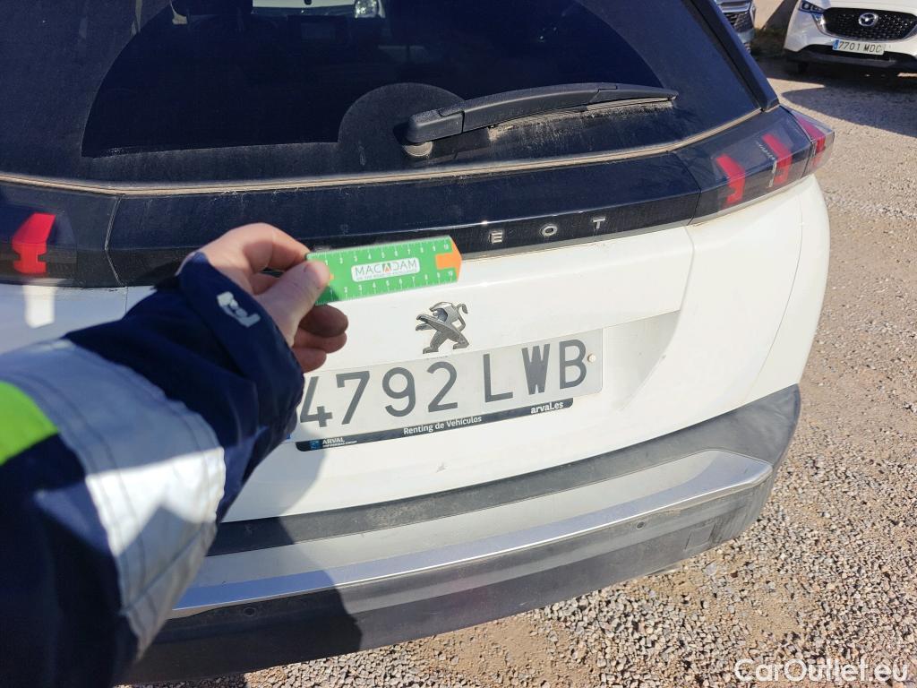  Peugeot  2008 PEUGEOT  / 2019 / 5P / todoterreno Allure BlueHDI 81kW (110CV) #40