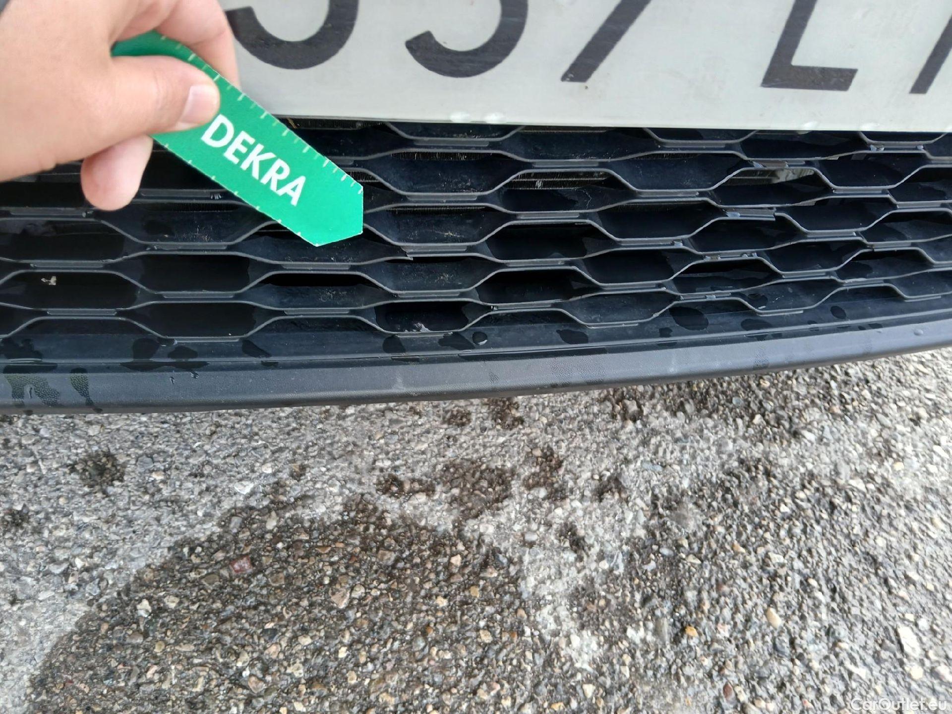  Volkswagen  T-ROC VOLKSWAGEN  / 2017 / 5P / todoterreno Edition 1.0 TSI 85kW (115CV) #9