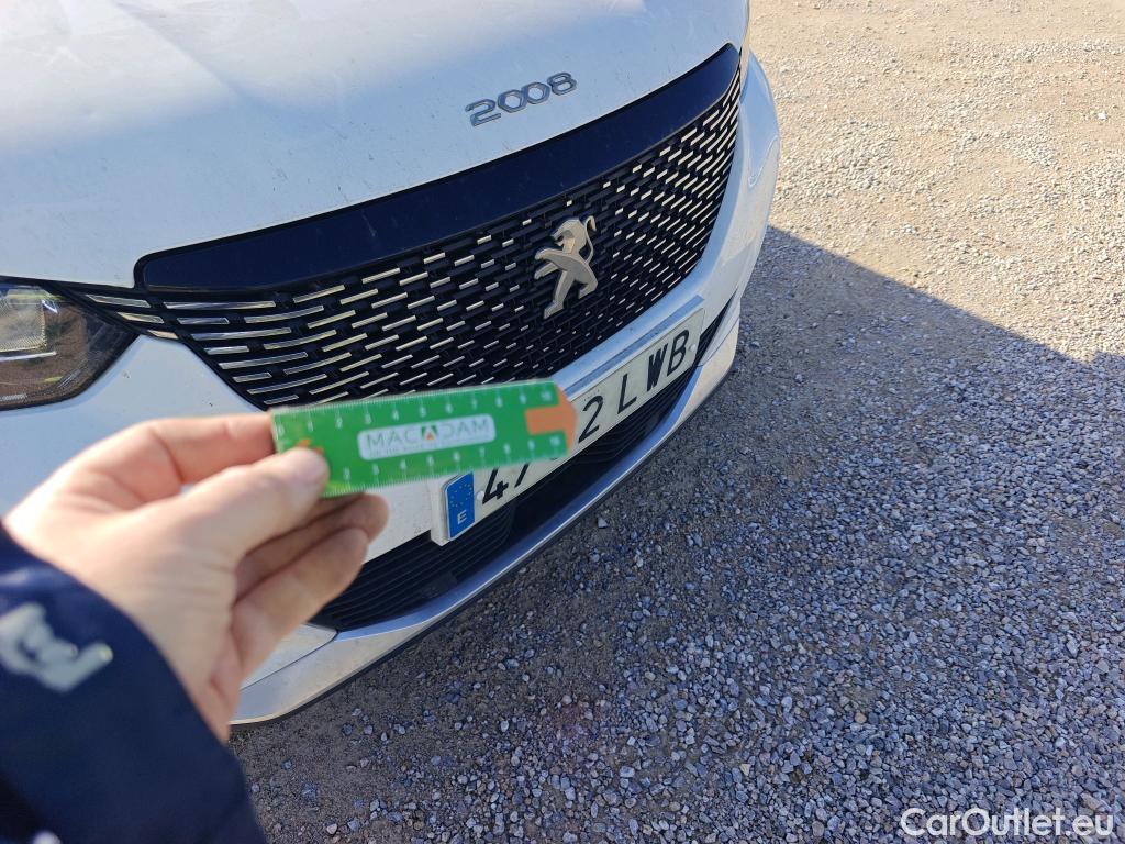  Peugeot  2008 PEUGEOT  / 2019 / 5P / todoterreno Allure BlueHDI 81kW (110CV) #26