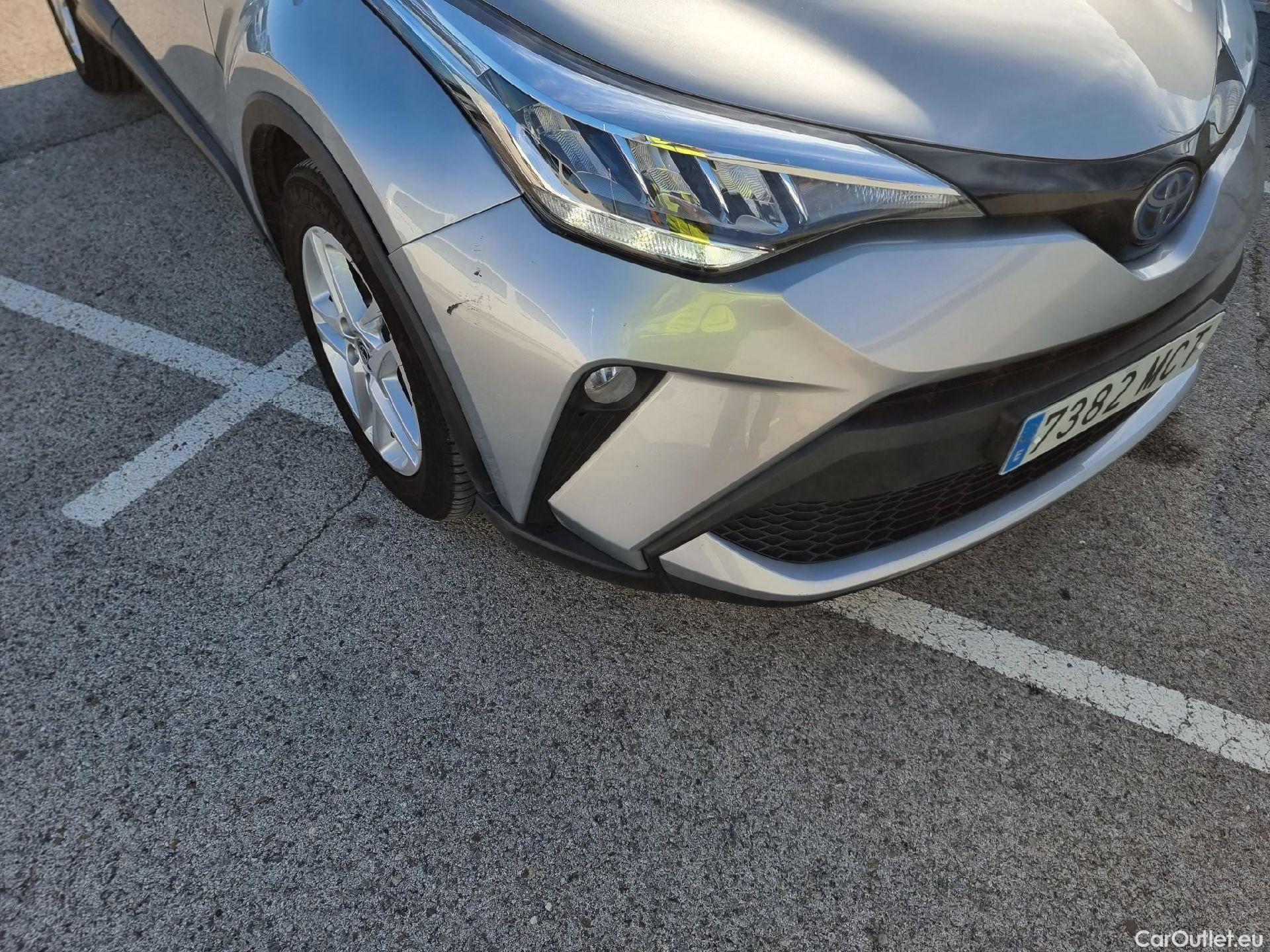  Toyota  C-HR TOYOTA  / 2019 / 5P / todoterreno 1.8 125H Active #1