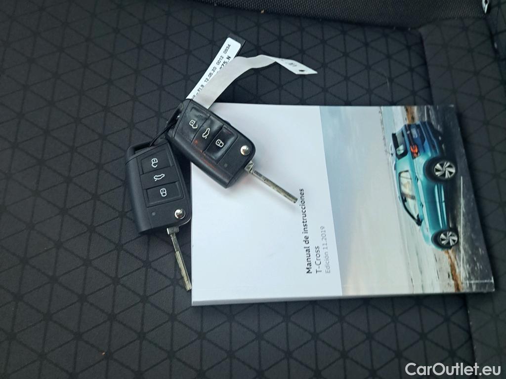 Volkswagen  T-CROSS VOLKSWAGEN  / 2018 / 5P / todoterreno Advance 1.0 TSI 85kW (115CV) DSG (AC) #4