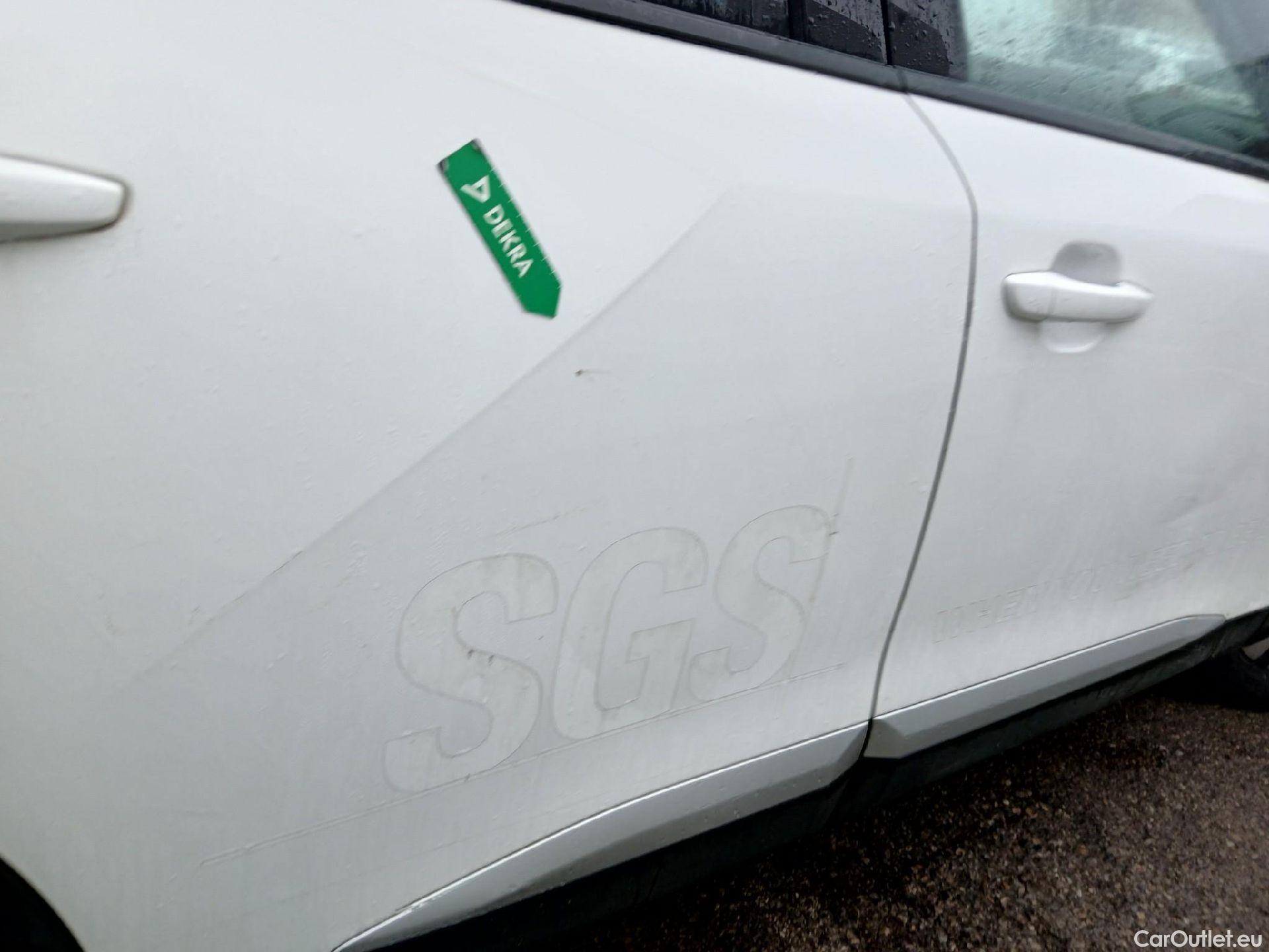  Peugeot  2008 PEUGEOT  / 2019 / 5P / todoterreno Allure BlueHDI 81kW (110CV) #22