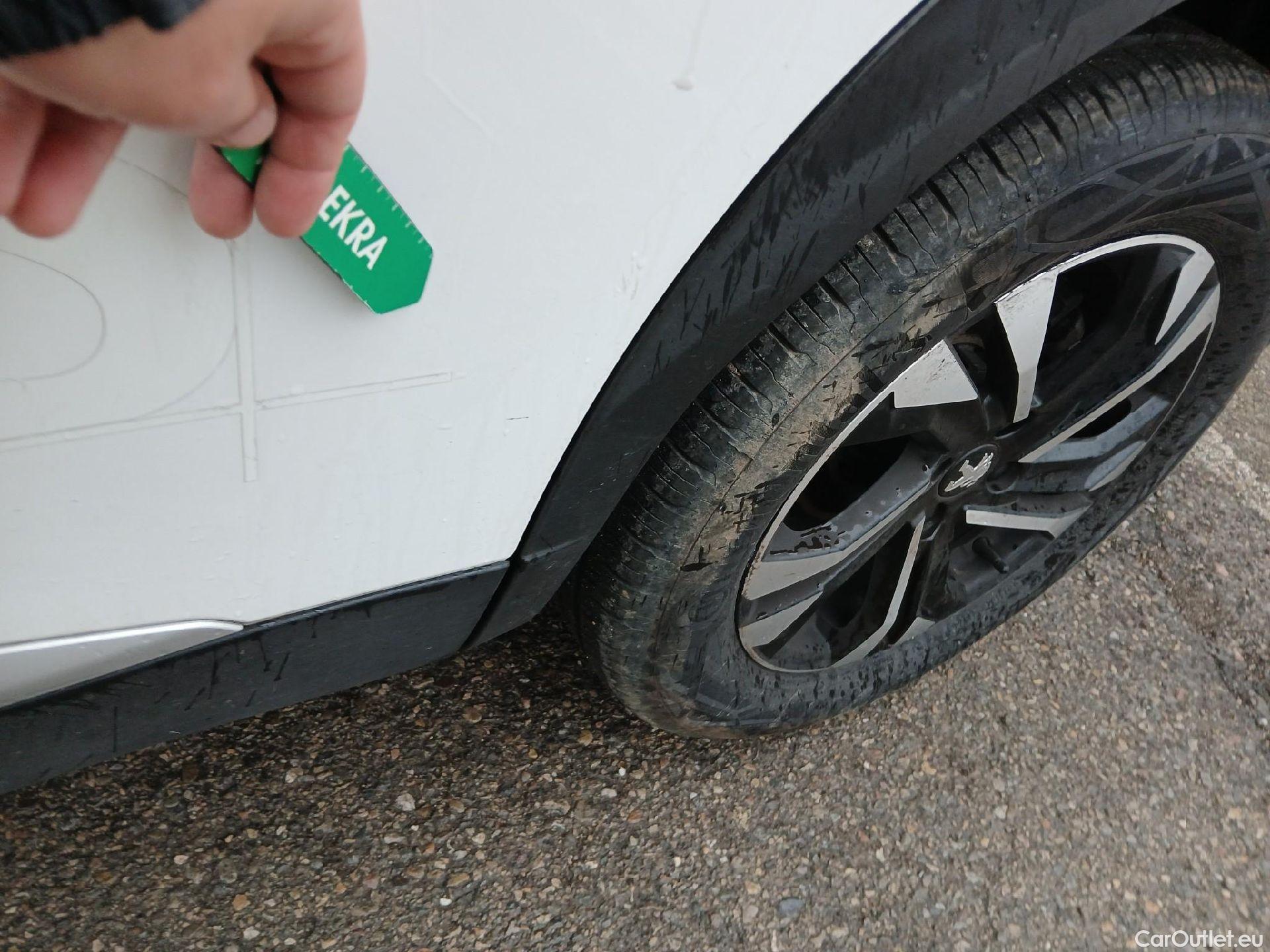  Peugeot  2008 PEUGEOT  / 2019 / 5P / todoterreno Allure BlueHDI 81kW (110CV) #14