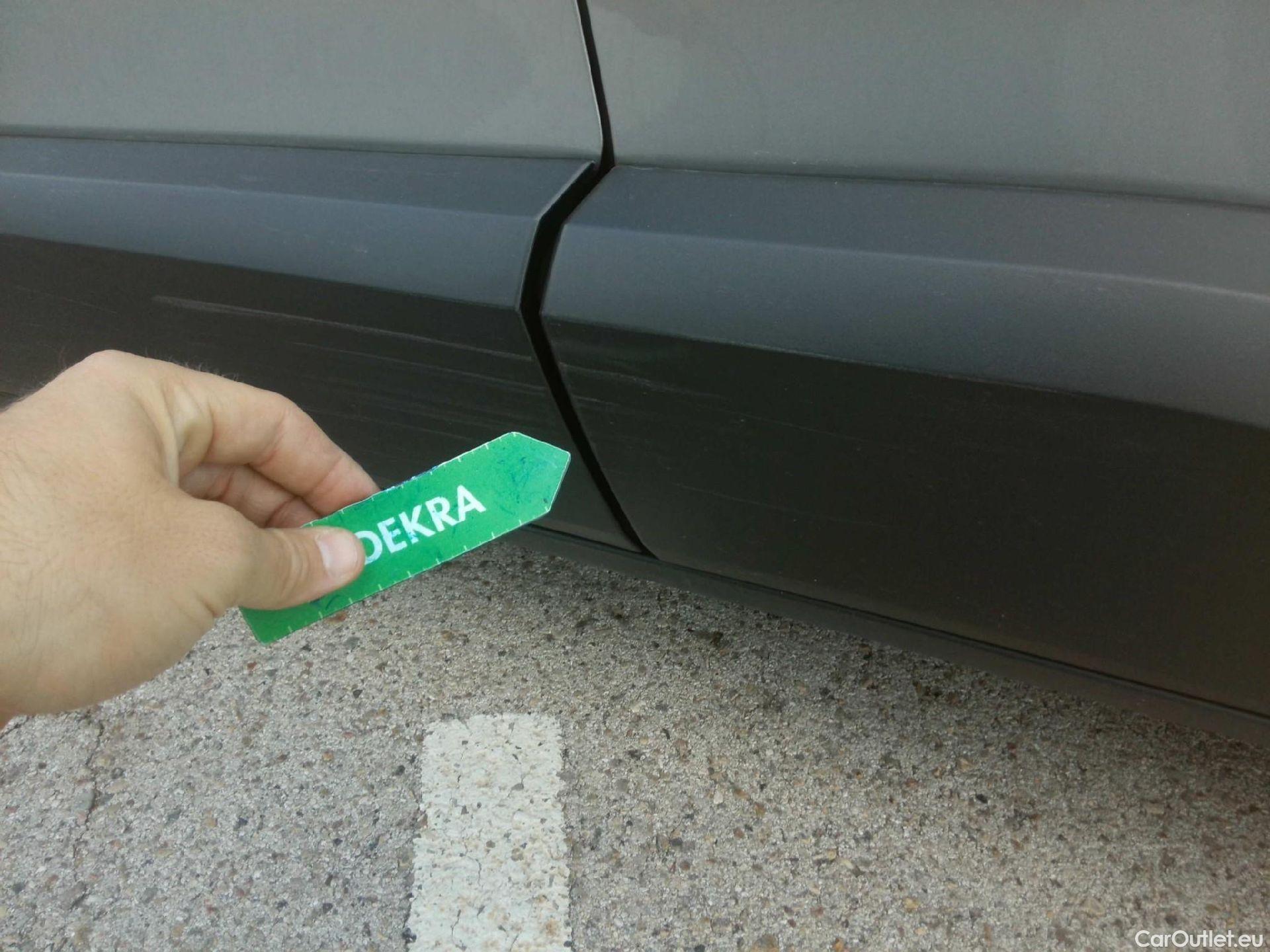  Toyota  C-HR TOYOTA  / 2019 / 5P / todoterreno 1.8 125H Active #28