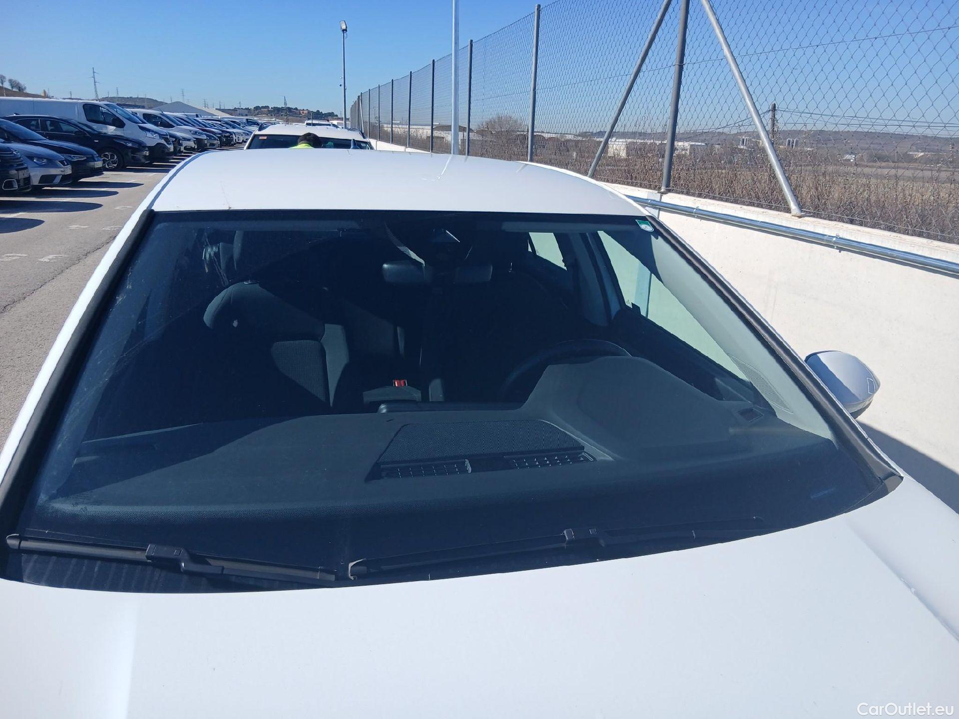  Volkswagen  Golf  VOLKSWAGEN / 2020 / 5P / berlina con portón 2.0 TDI 85kW (115CV) #7