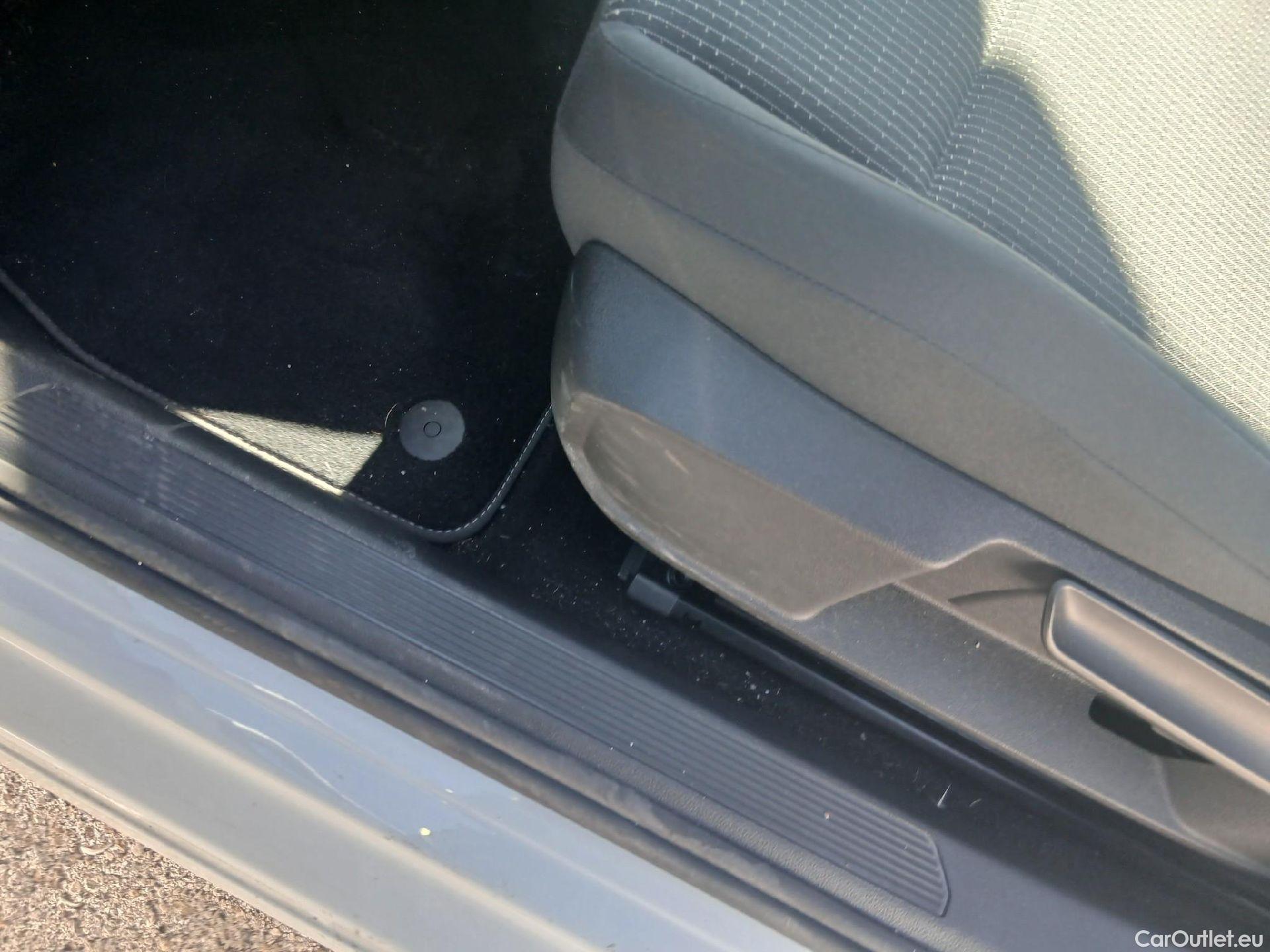  Volkswagen  Golf  VOLKSWAGEN / 2020 / 5P / berlina con portón 2.0 TDI 85kW (115CV) #1