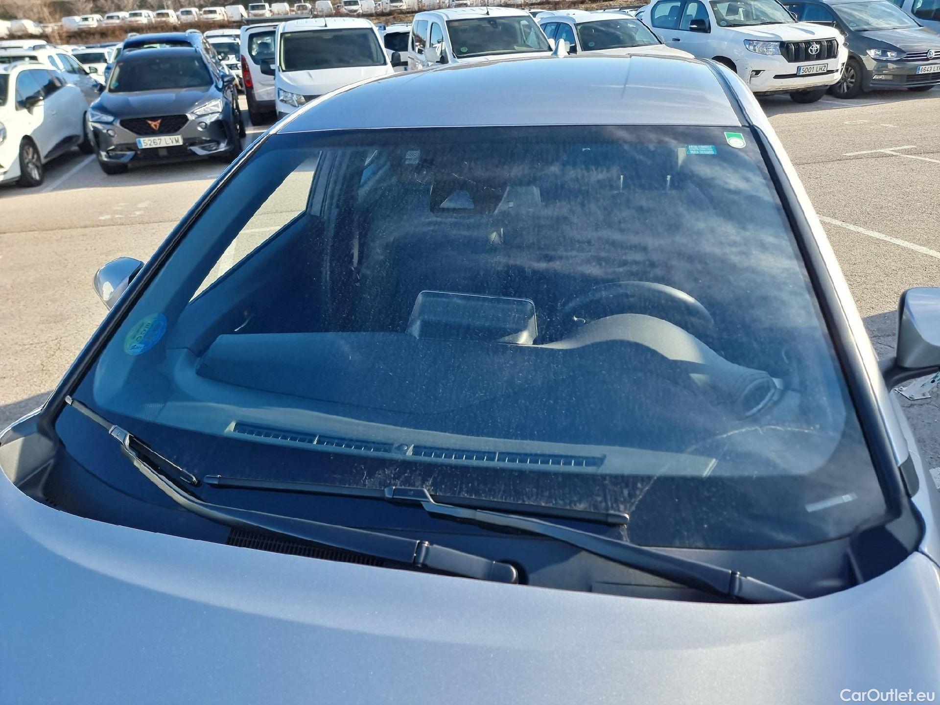  Toyota  C-HR TOYOTA  / 2019 / 5P / todoterreno 1.8 125H Active #4