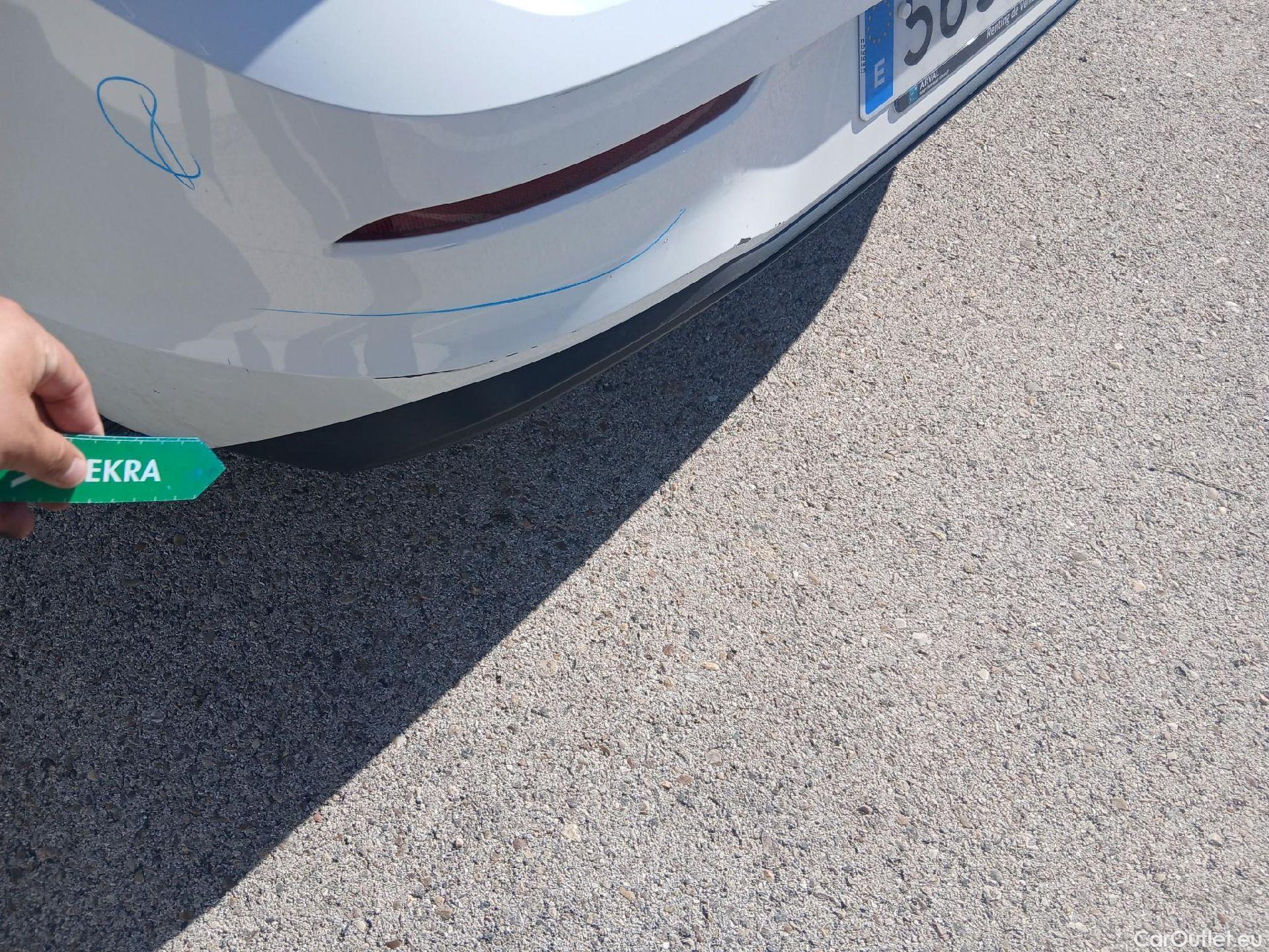  Volkswagen  Golf  VOLKSWAGEN / 2020 / 5P / berlina con portón 2.0 TDI 85kW (115CV) #19