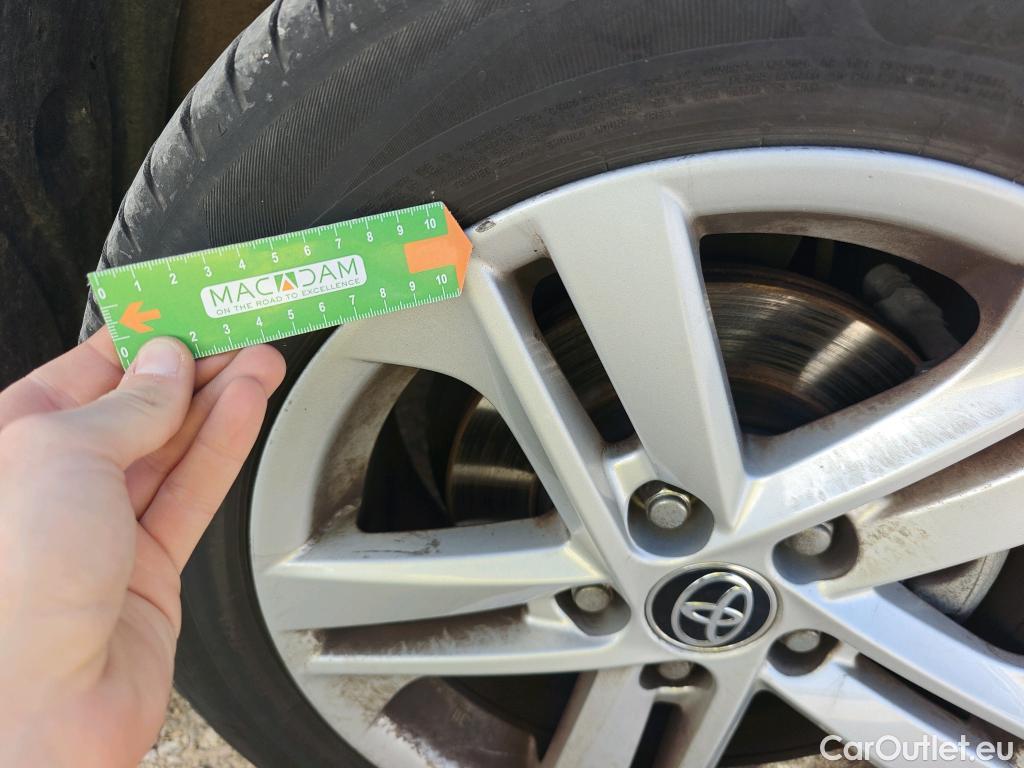  Toyota  Corolla TOYOTA  / 2019 / 5P / familiar 1.8 125H ACTIVE TECH E-CVT TOU SPORT #39