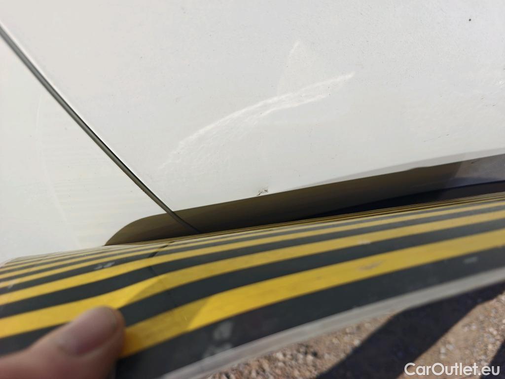  Peugeot  2008 PEUGEOT  / 2019 / 5P / todoterreno Allure BlueHDI 81kW (110CV) #39