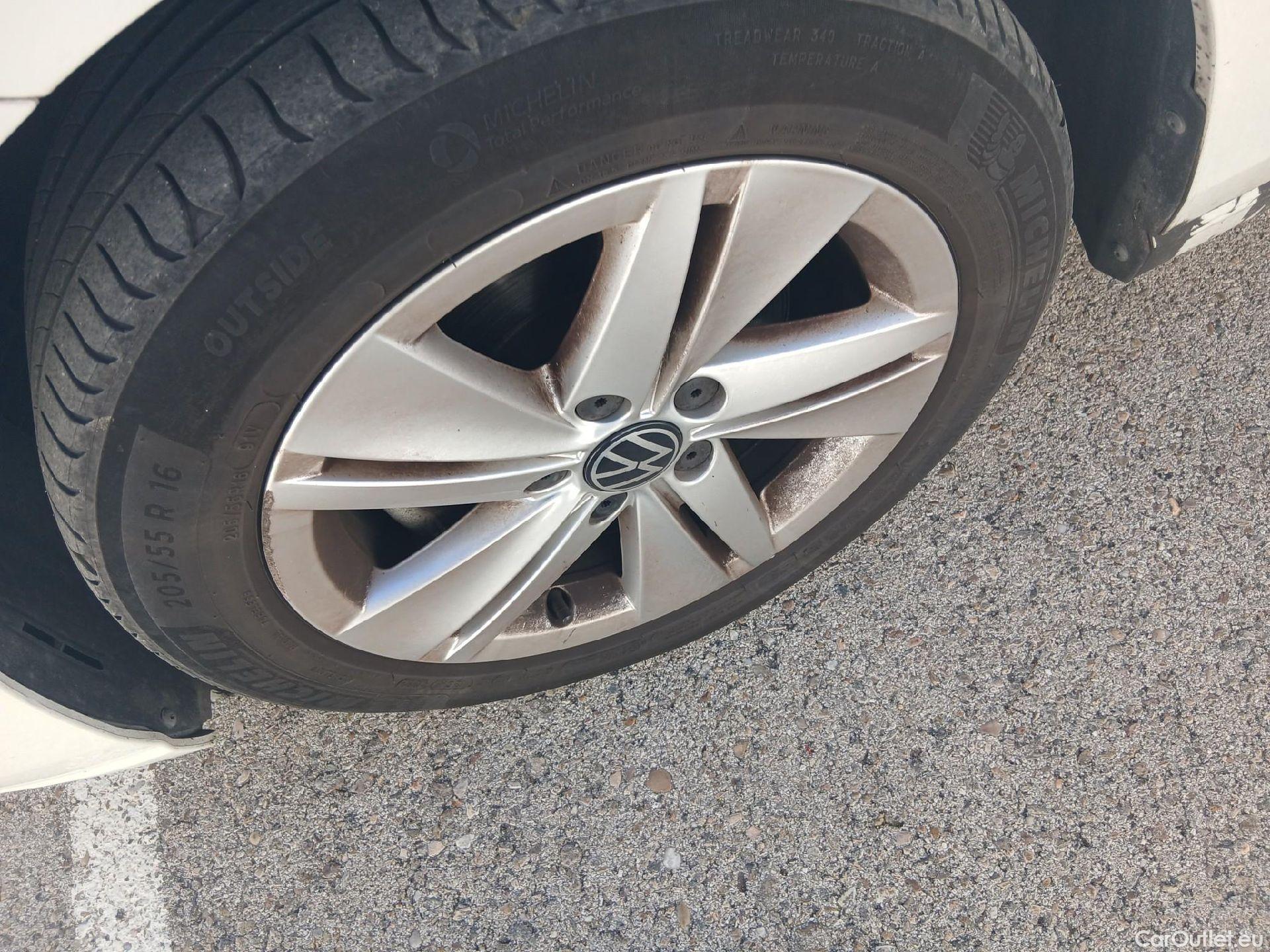  Volkswagen  Golf  VOLKSWAGEN / 2020 / 5P / berlina con portón 2.0 TDI 85kW (115CV) #9