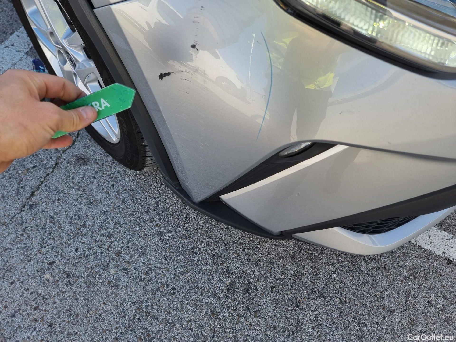  Toyota  C-HR TOYOTA  / 2019 / 5P / todoterreno 1.8 125H Active #2