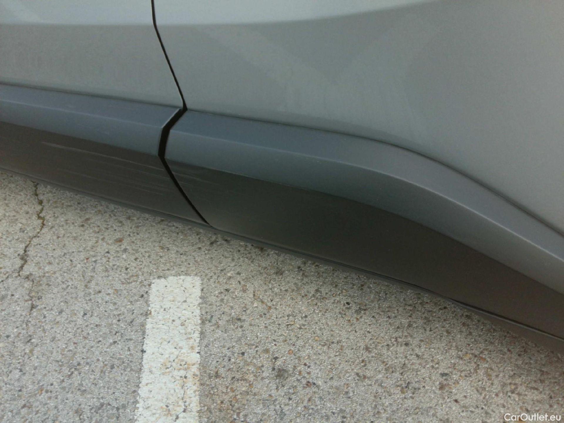  Toyota  C-HR TOYOTA  / 2019 / 5P / todoterreno 1.8 125H Active #27