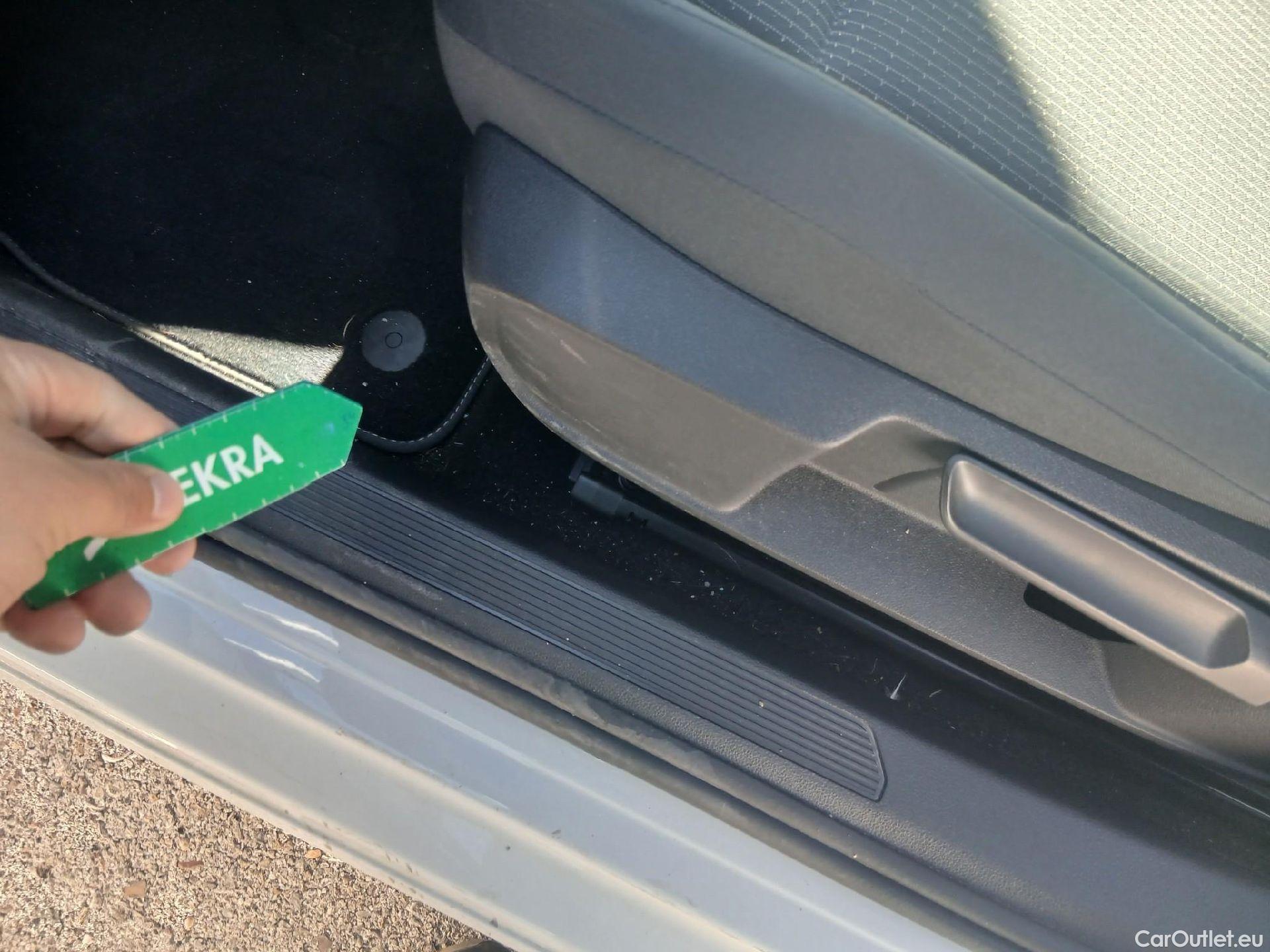  Volkswagen  Golf  VOLKSWAGEN / 2020 / 5P / berlina con portón 2.0 TDI 85kW (115CV) #2