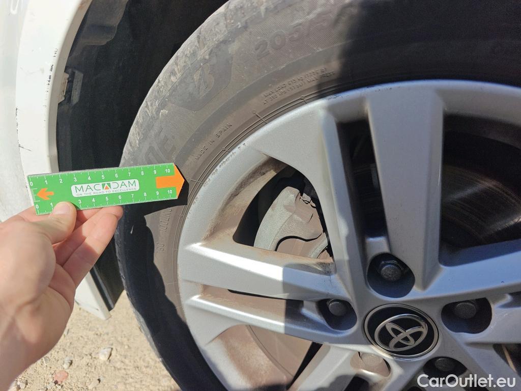  Toyota  Corolla TOYOTA  / 2019 / 5P / familiar 1.8 125H ACTIVE TECH E-CVT TOU SPORT #19