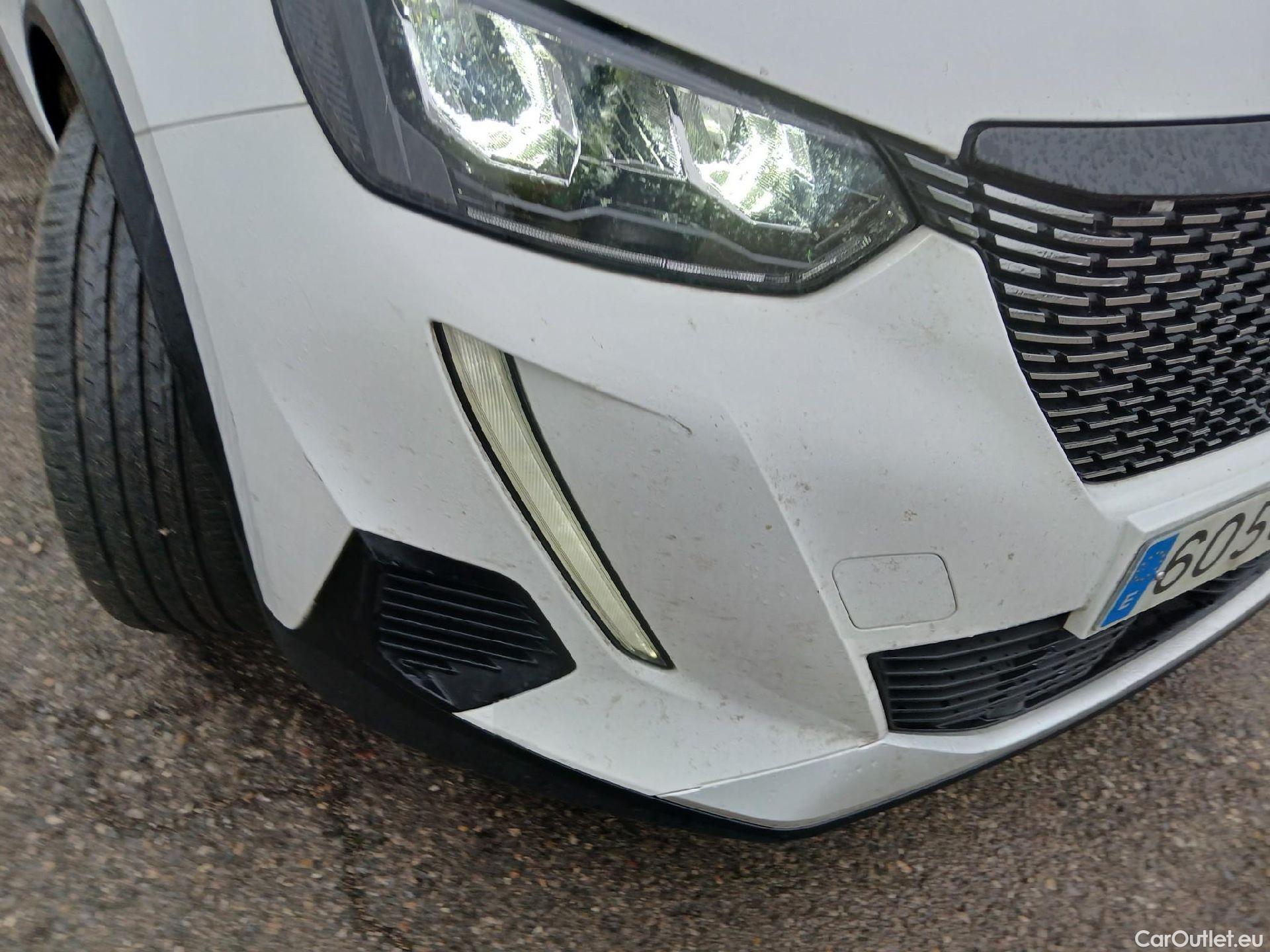  Peugeot  2008 PEUGEOT  / 2019 / 5P / todoterreno Allure BlueHDI 81kW (110CV) #3