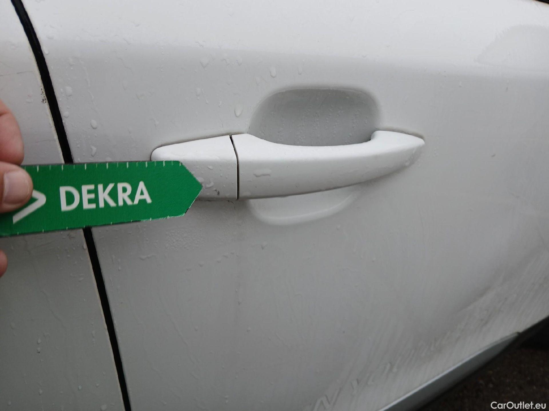  Peugeot  2008 PEUGEOT  / 2019 / 5P / todoterreno Allure BlueHDI 81kW (110CV) #25