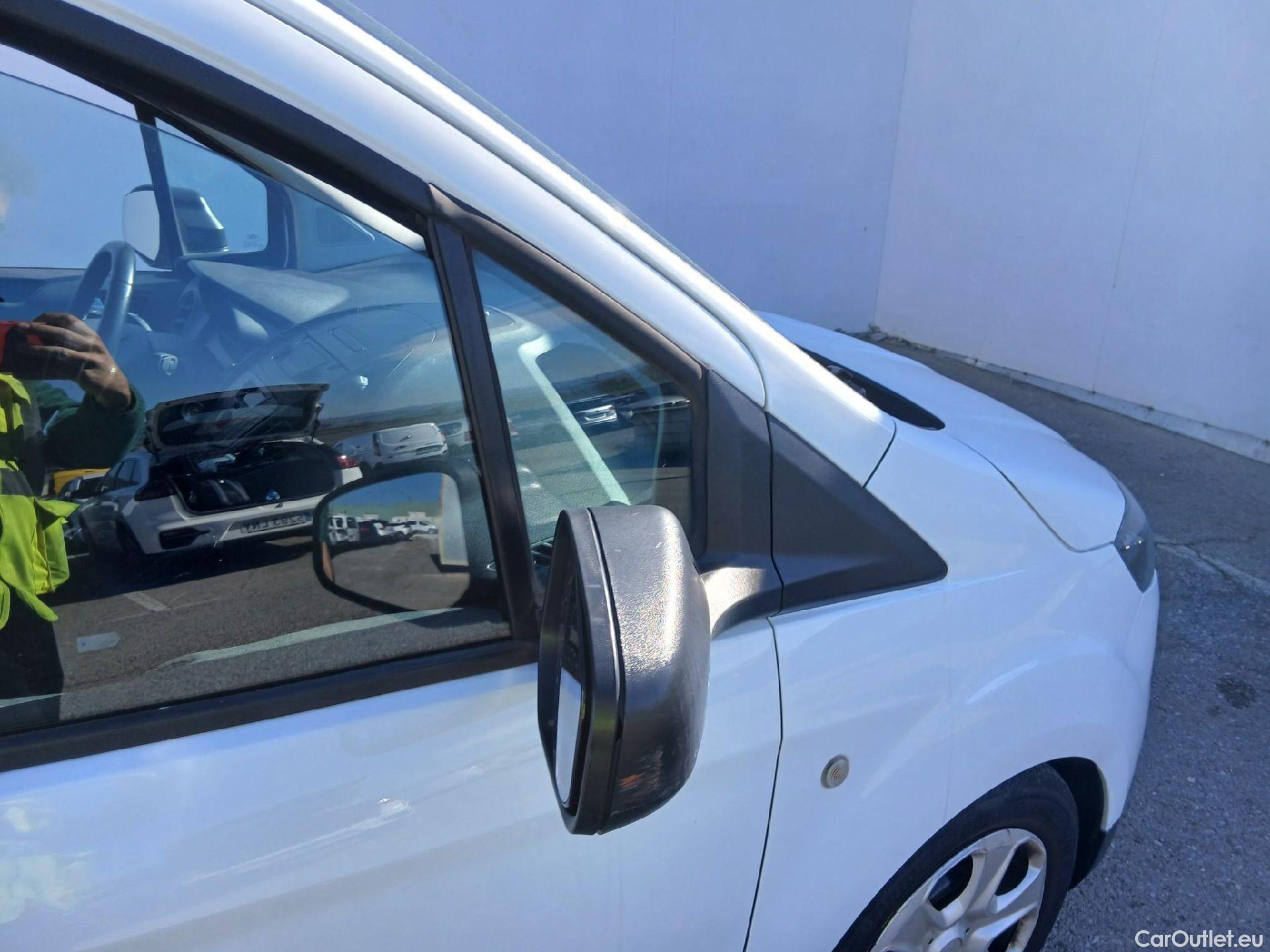  Ford  Transit FORD  Courier/2014/4P/furgón der.turis Van 1.5 TDCi 56kW Trend #26