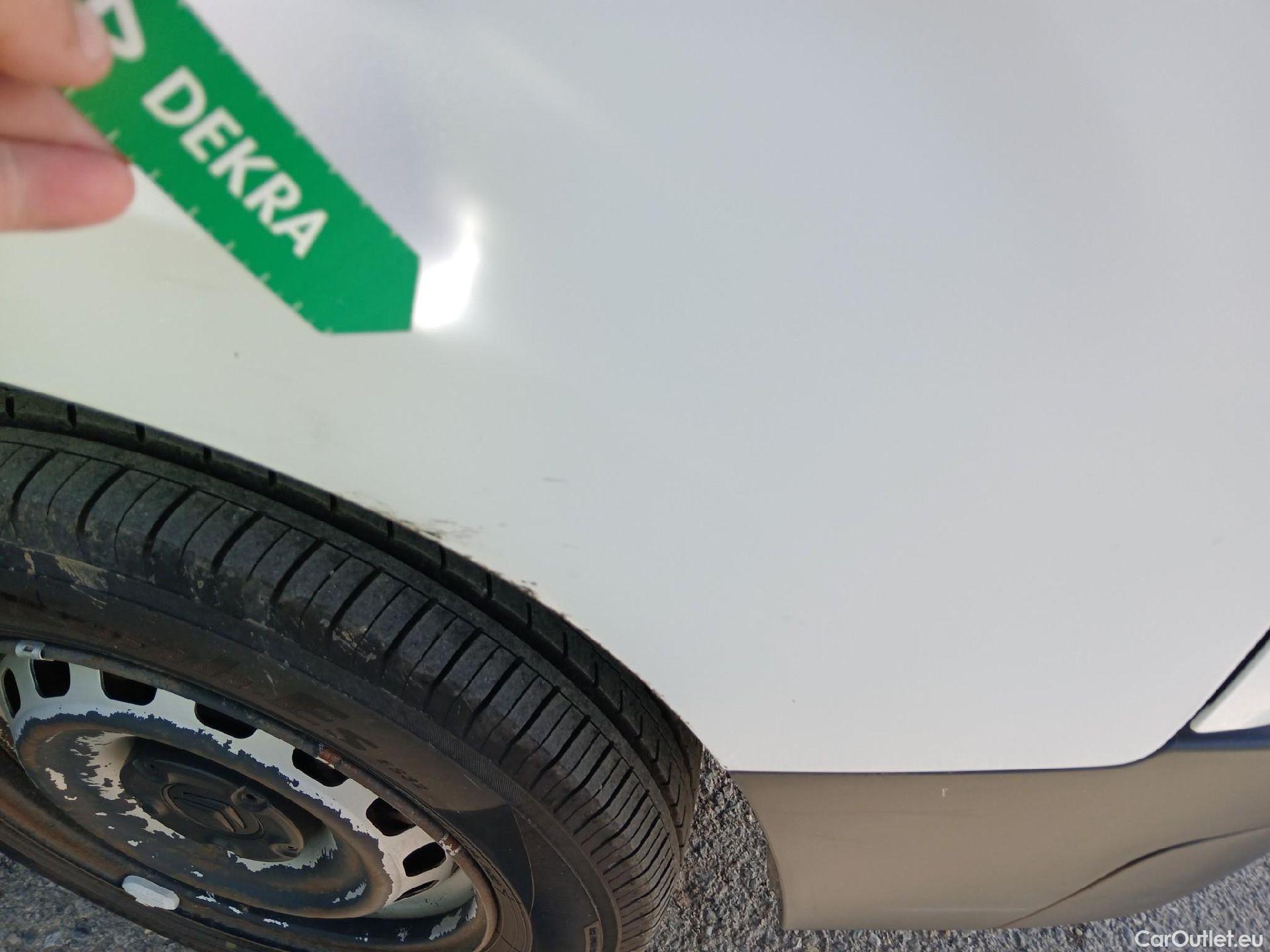  Citroen  Berlingo CITROEN  / 2018 / 4P / combi Talla M BlueHDi 100 LIVE (AC) #34