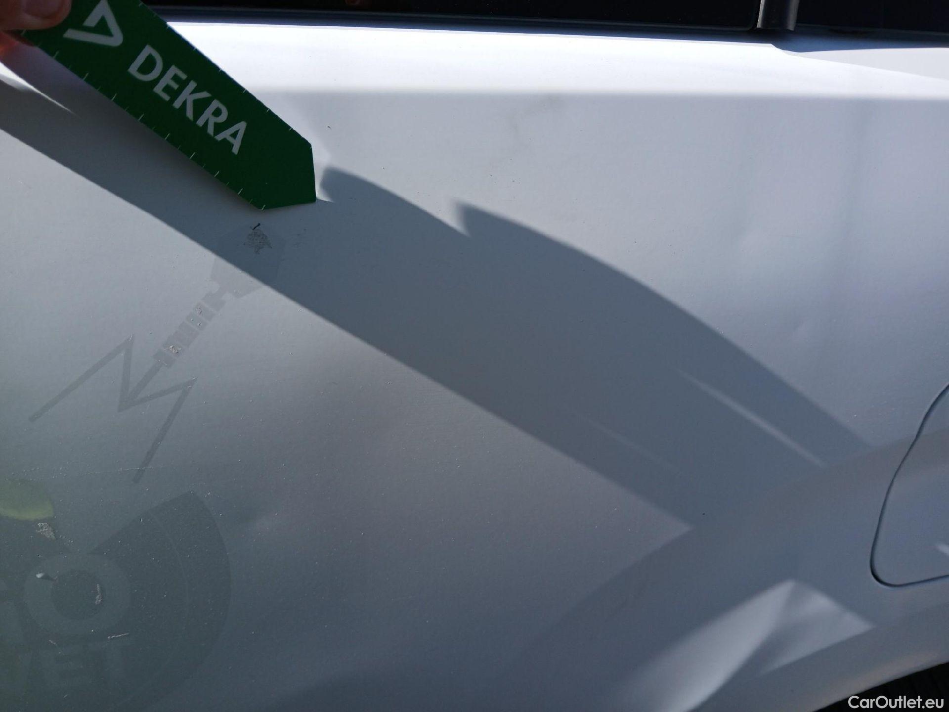  Citroen  Berlingo CITROEN  / 2018 / 4P / combi Talla M BlueHDi 100 LIVE (AC) #28