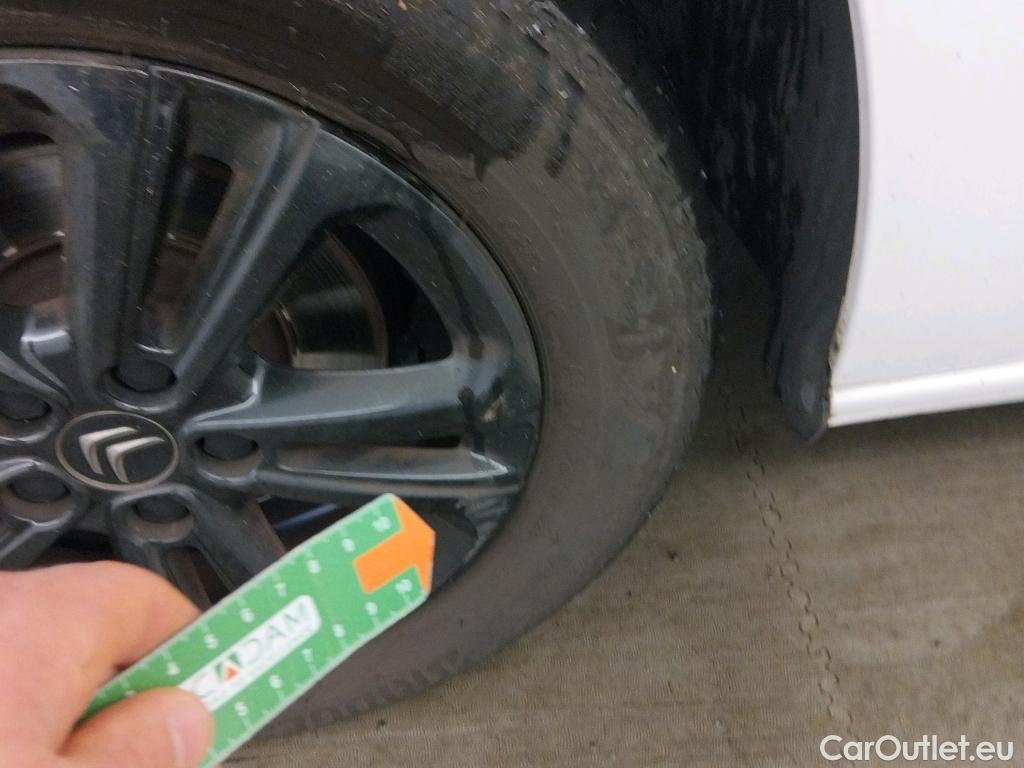  Citroen  Berlingo CITROEN  / 2018 / 5P / monovolumen compacto Talla M BlueHDi 100 S&S 100 AÑOS #6