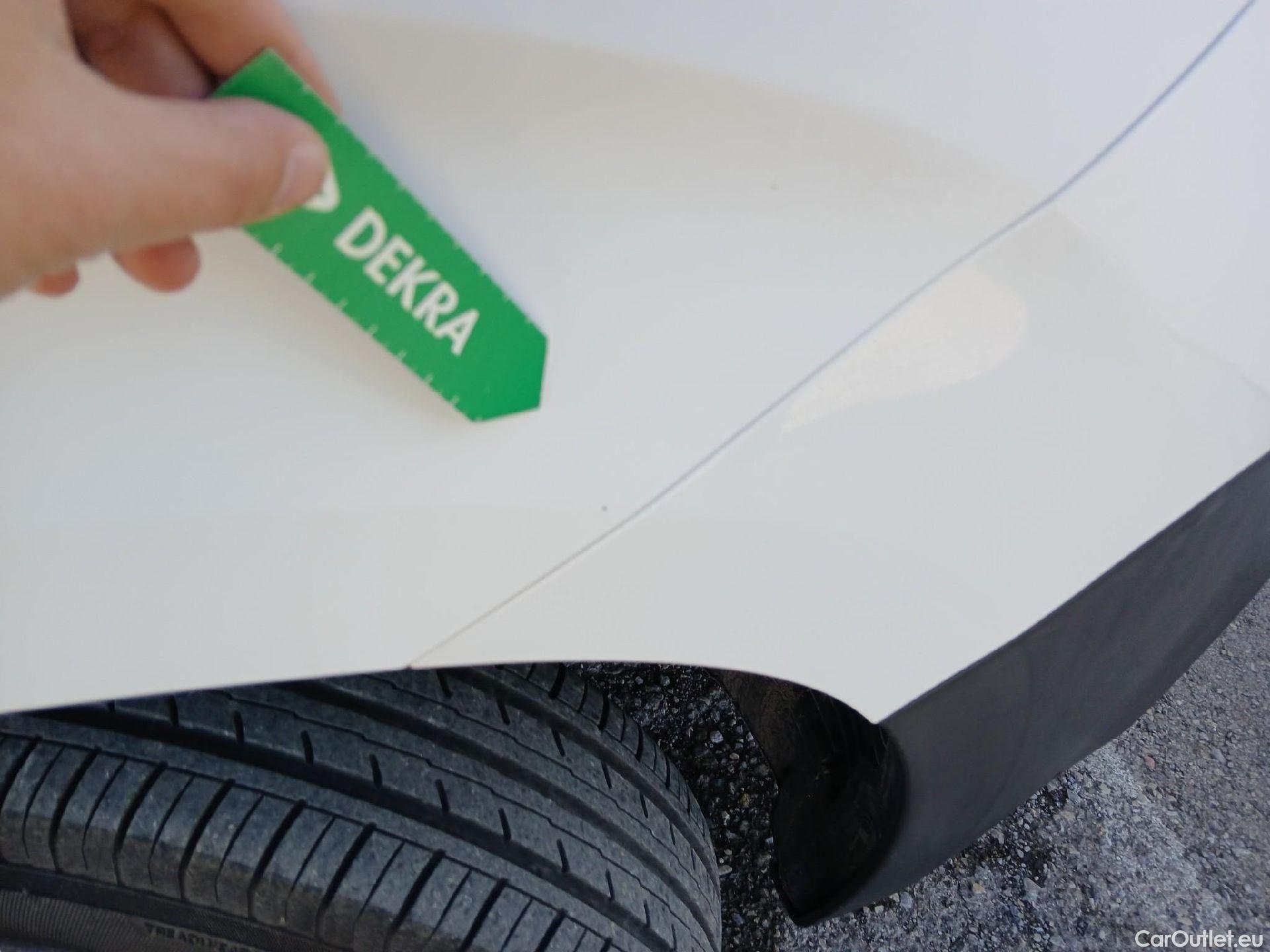  Citroen  Berlingo CITROEN  / 2018 / 4P / combi Talla M BlueHDi 100 LIVE (AC) #50