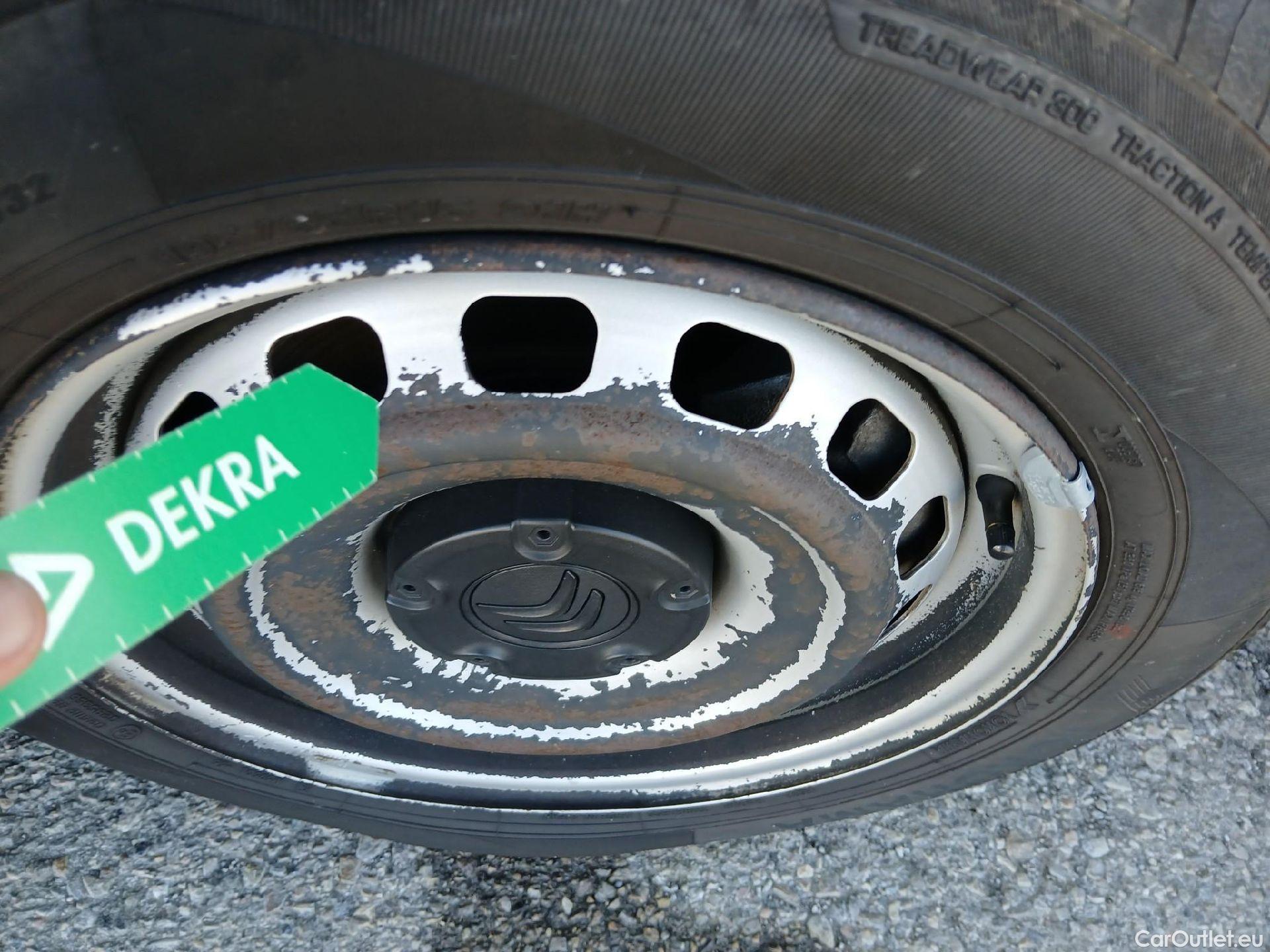  Citroen  Berlingo CITROEN  / 2018 / 4P / combi Talla M BlueHDi 100 LIVE (AC) #51