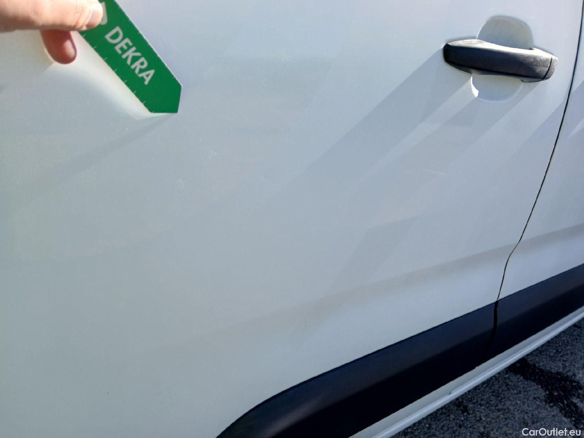  Citroen  Berlingo CITROEN  / 2018 / 4P / combi Talla M BlueHDi 100 LIVE (AC) #46