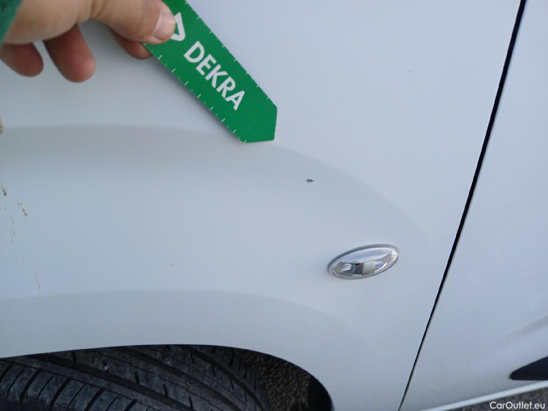  Citroen  Berlingo CITROEN  / 2018 / 4P / combi Talla M BlueHDi 100 LIVE (AC) #19