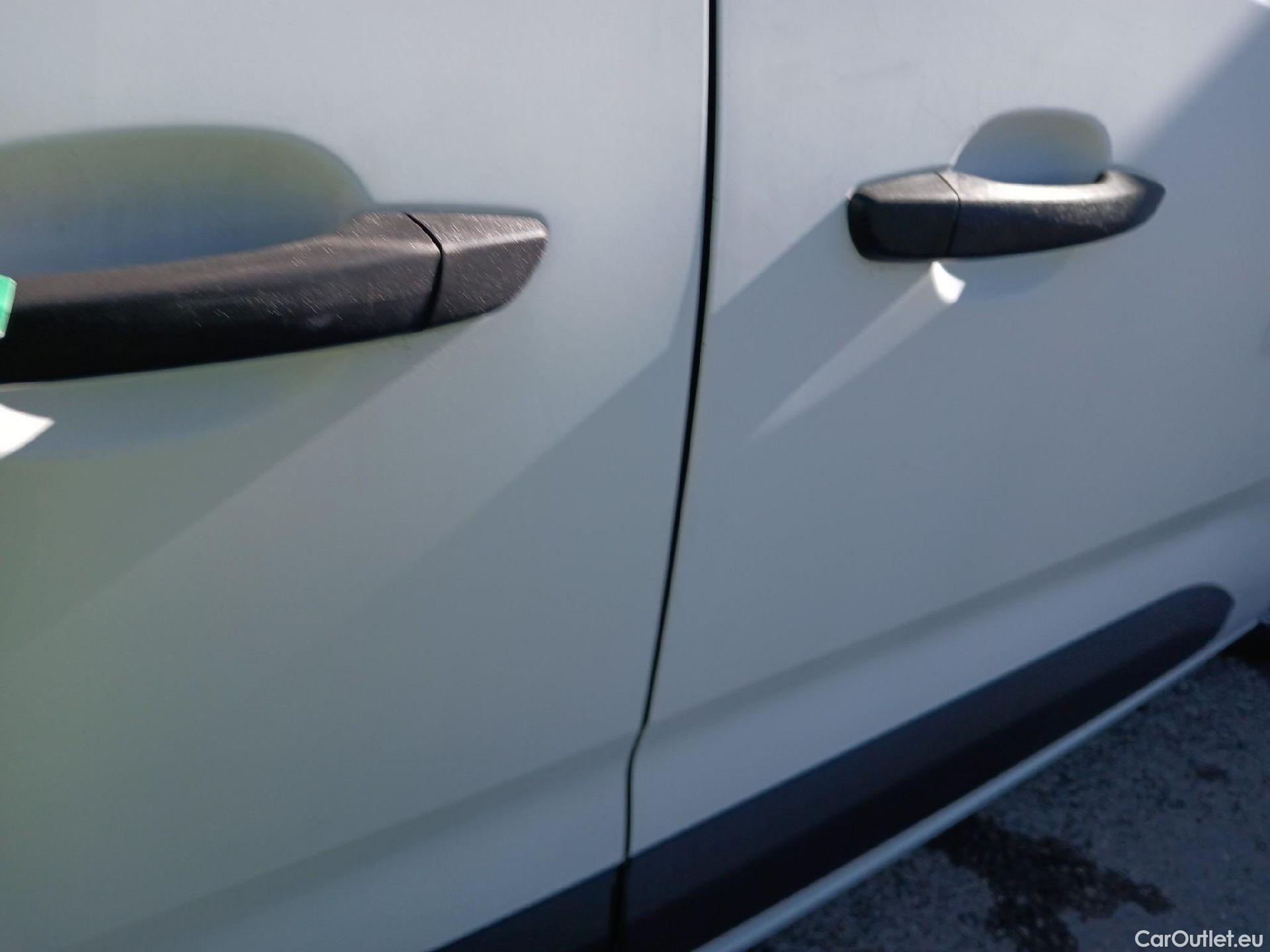  Citroen  Berlingo CITROEN  / 2018 / 4P / combi Talla M BlueHDi 100 LIVE (AC) #47