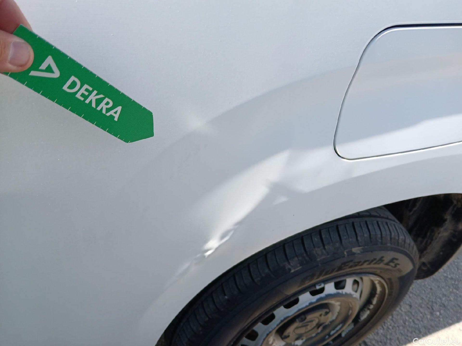  Citroen  Berlingo CITROEN  / 2018 / 4P / combi Talla M BlueHDi 100 LIVE (AC) #33