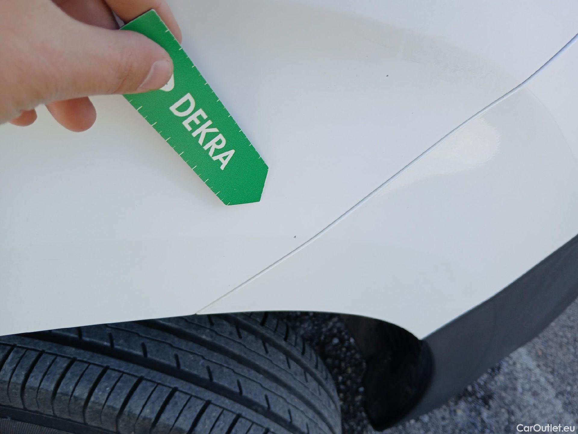  Citroen  Berlingo CITROEN  / 2018 / 4P / combi Talla M BlueHDi 100 LIVE (AC) #49