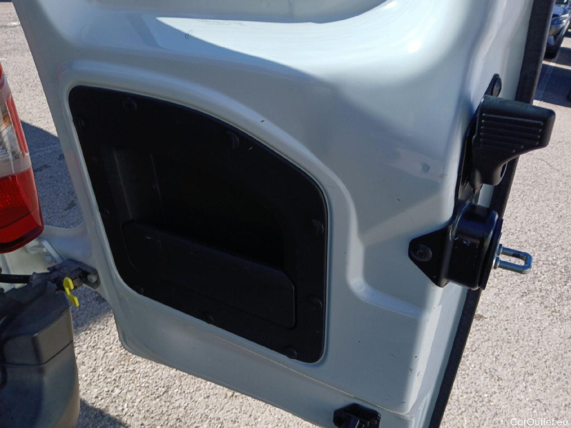  Citroen  Berlingo CITROEN  / 2018 / 4P / combi Talla M BlueHDi 100 LIVE (AC) #6