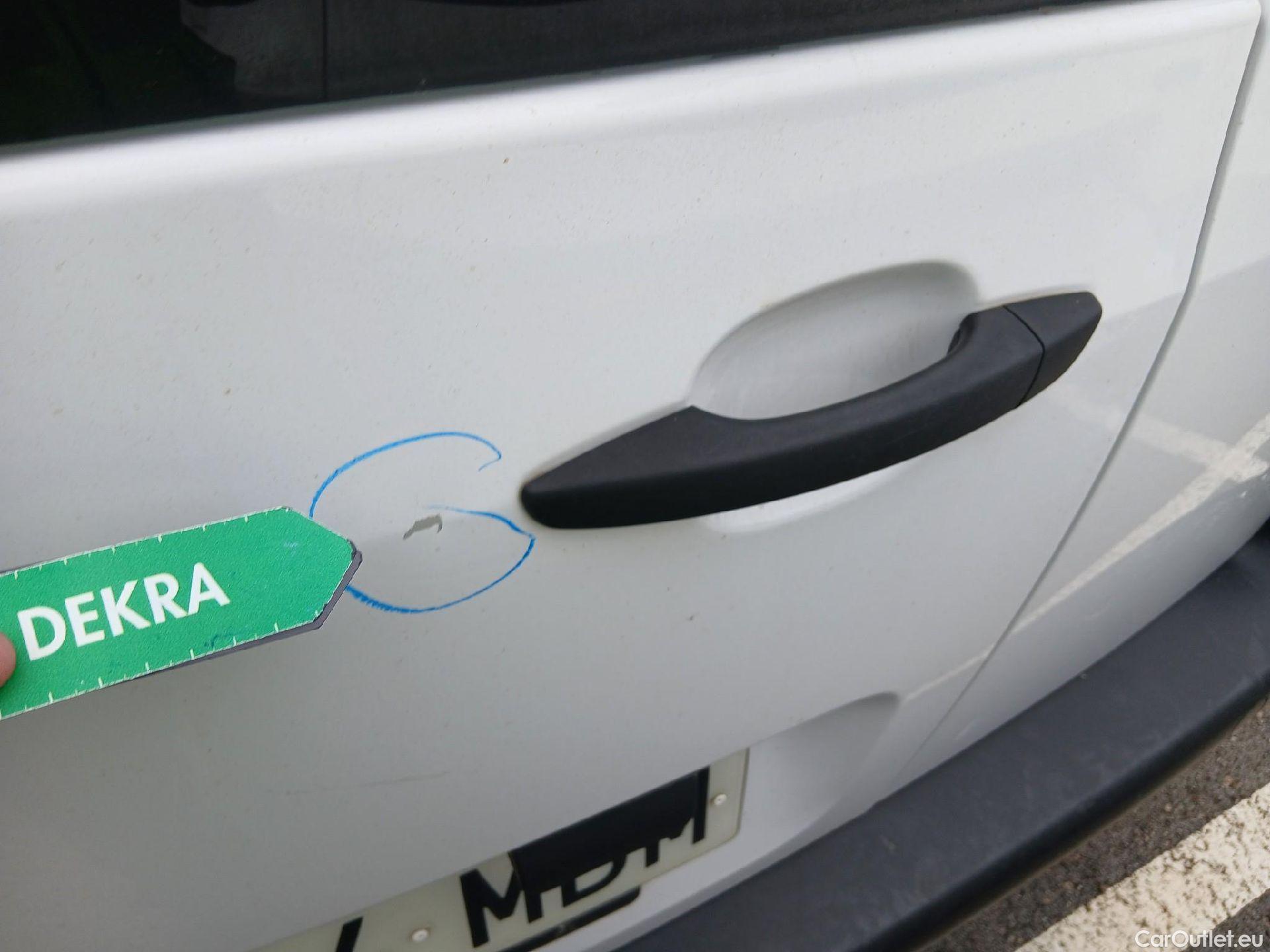  Citroen  Berlingo CITROEN  / 2018 / 4P / monovolumen compacto Talla M BlueHDi 100 S&S LIVE PACK #9