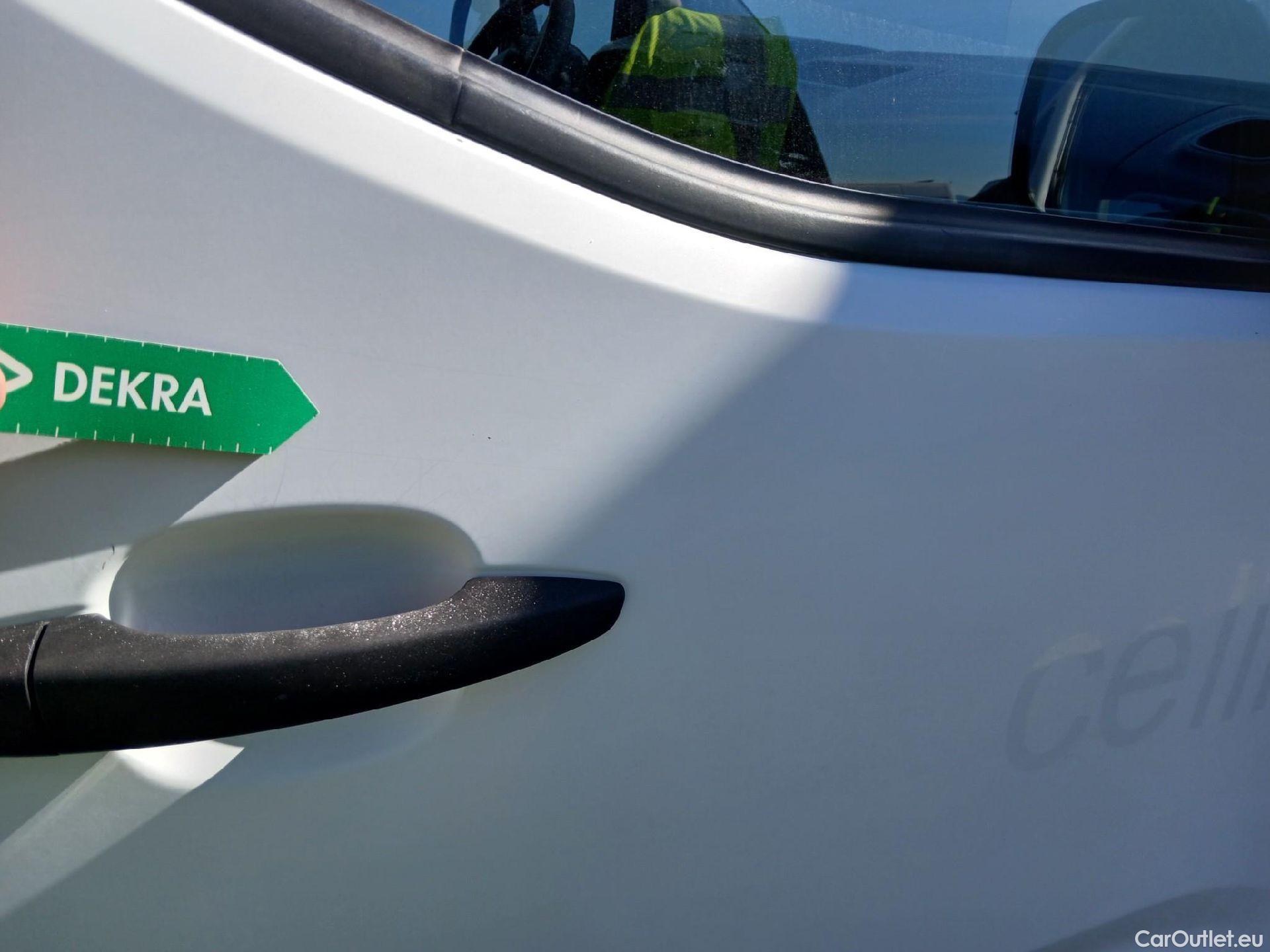  Citroen  Berlingo CITROEN  / 2018 / 4P / combi Talla M BlueHDi 100 LIVE (AC) #48