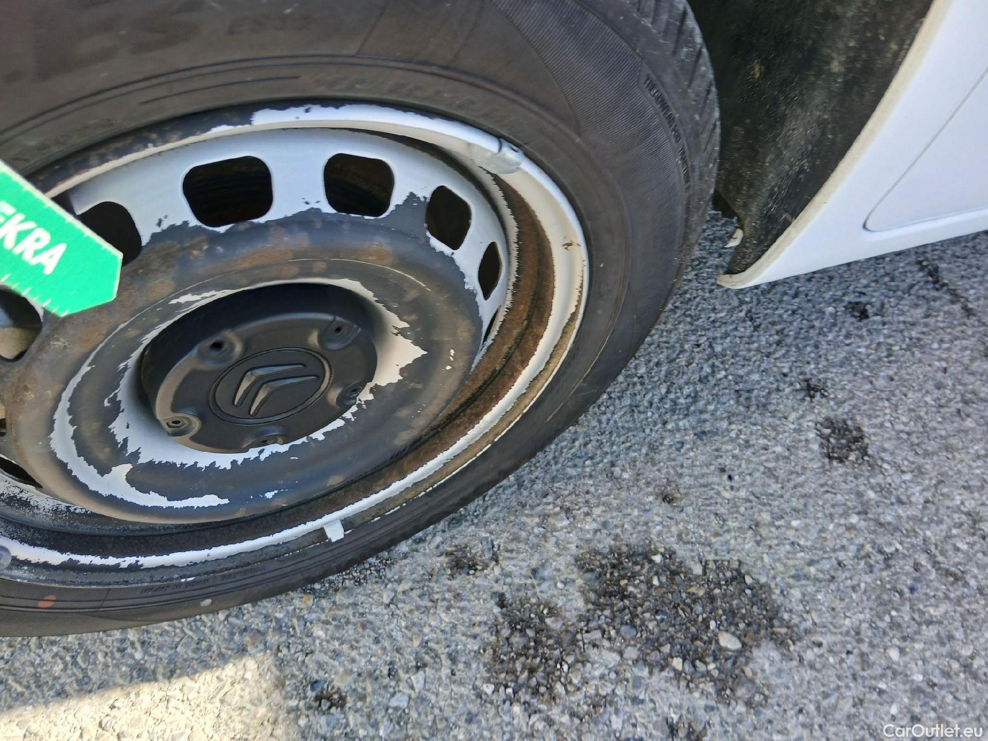  Citroen  Berlingo CITROEN  / 2018 / 4P / combi Talla M BlueHDi 100 LIVE (AC) #45